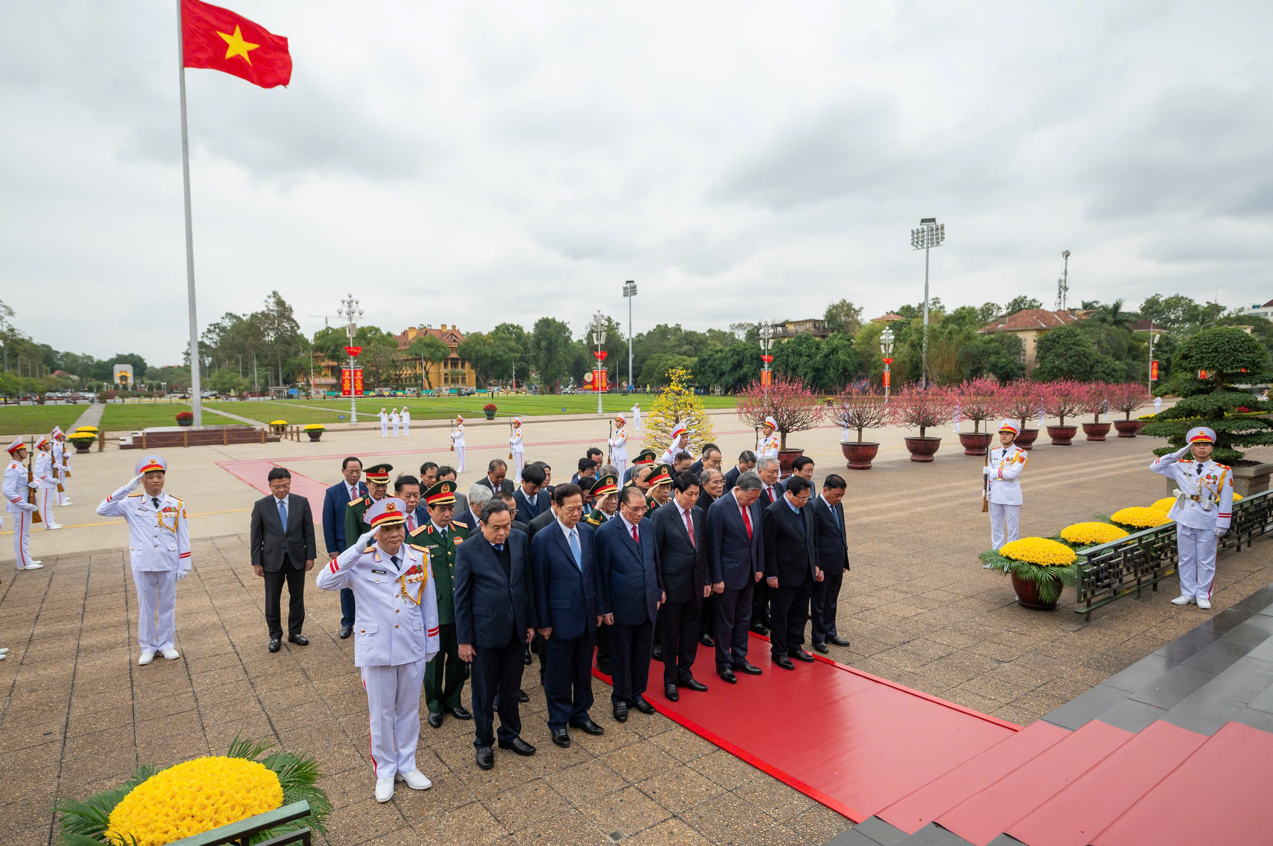 Lãnh đạo Đảng, Nhà nước vào Lăng viếng Chủ tịch Hồ Chí Minh- Ảnh 4.