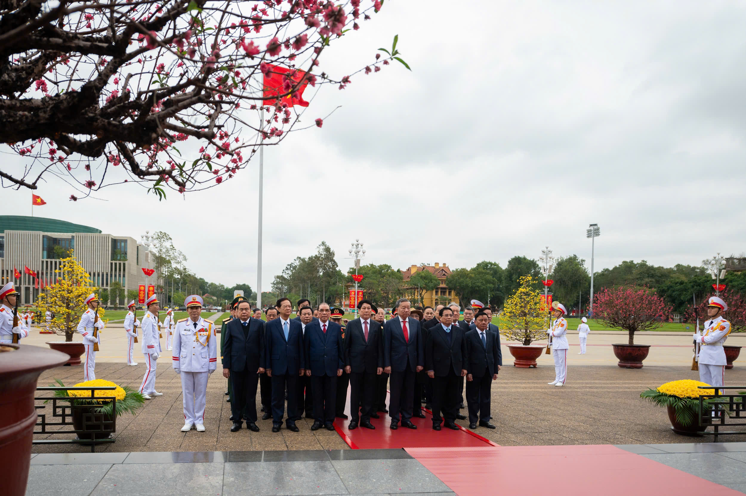 Lãnh đạo Đảng, Nhà nước vào Lăng viếng Chủ tịch Hồ Chí Minh- Ảnh 3.