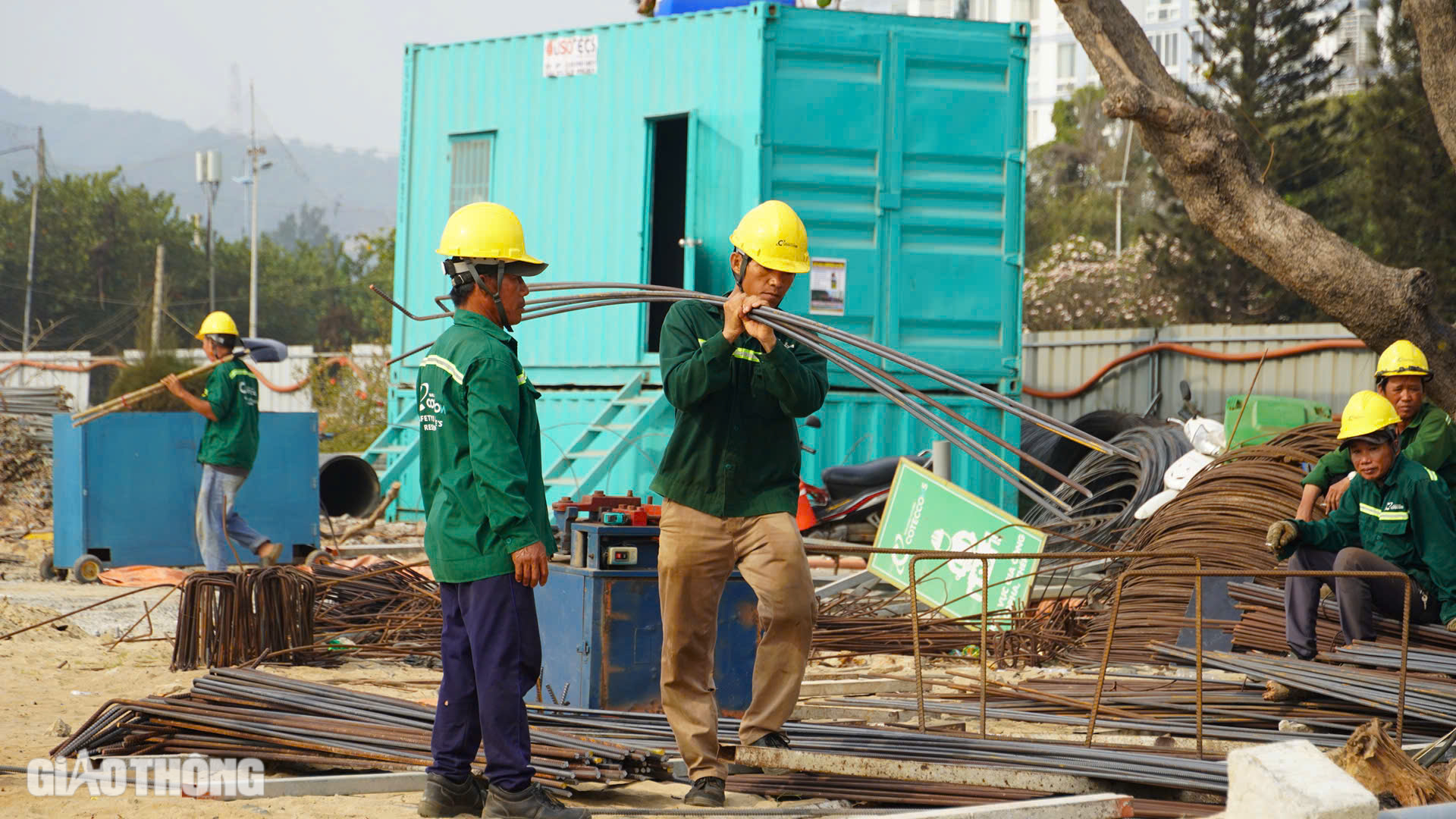 Các công trường lớn sôi động trở lại từ ngày mùng 6 Tết- Ảnh 8.