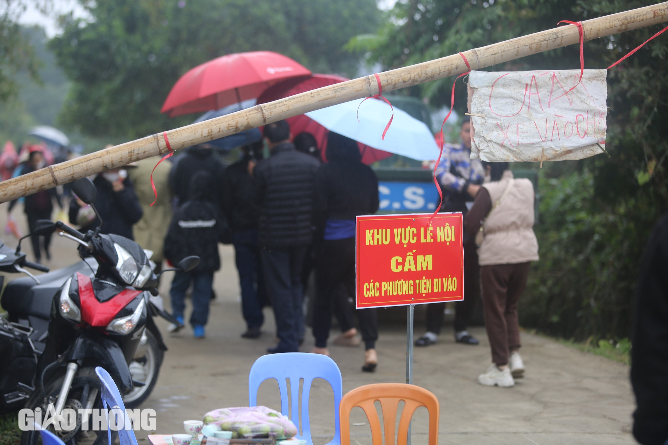 Kỳ lạ đi chợ "choảng" nhau đầu năm để cầu may- Ảnh 11.