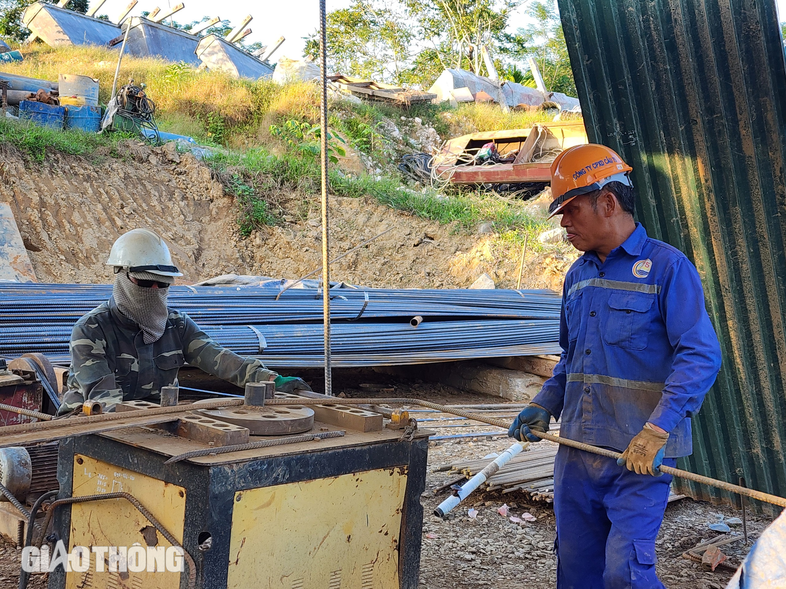 Rộn ràng tiếng máy trên công trường cao tốc Tuyên Quang - Hà Giang- Ảnh 2.