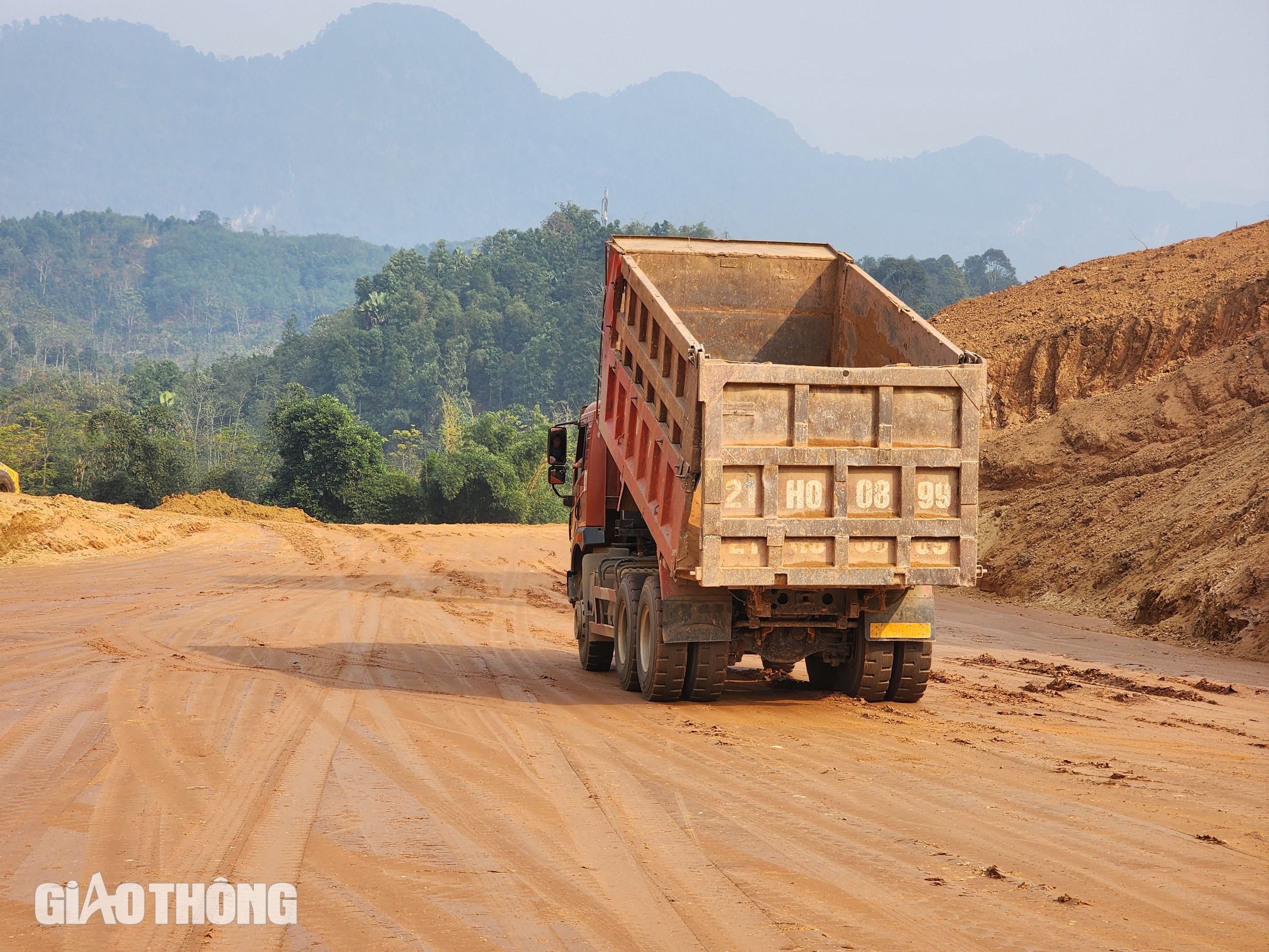 Rộn ràng tiếng máy trên công trường cao tốc Tuyên Quang - Hà Giang- Ảnh 8.