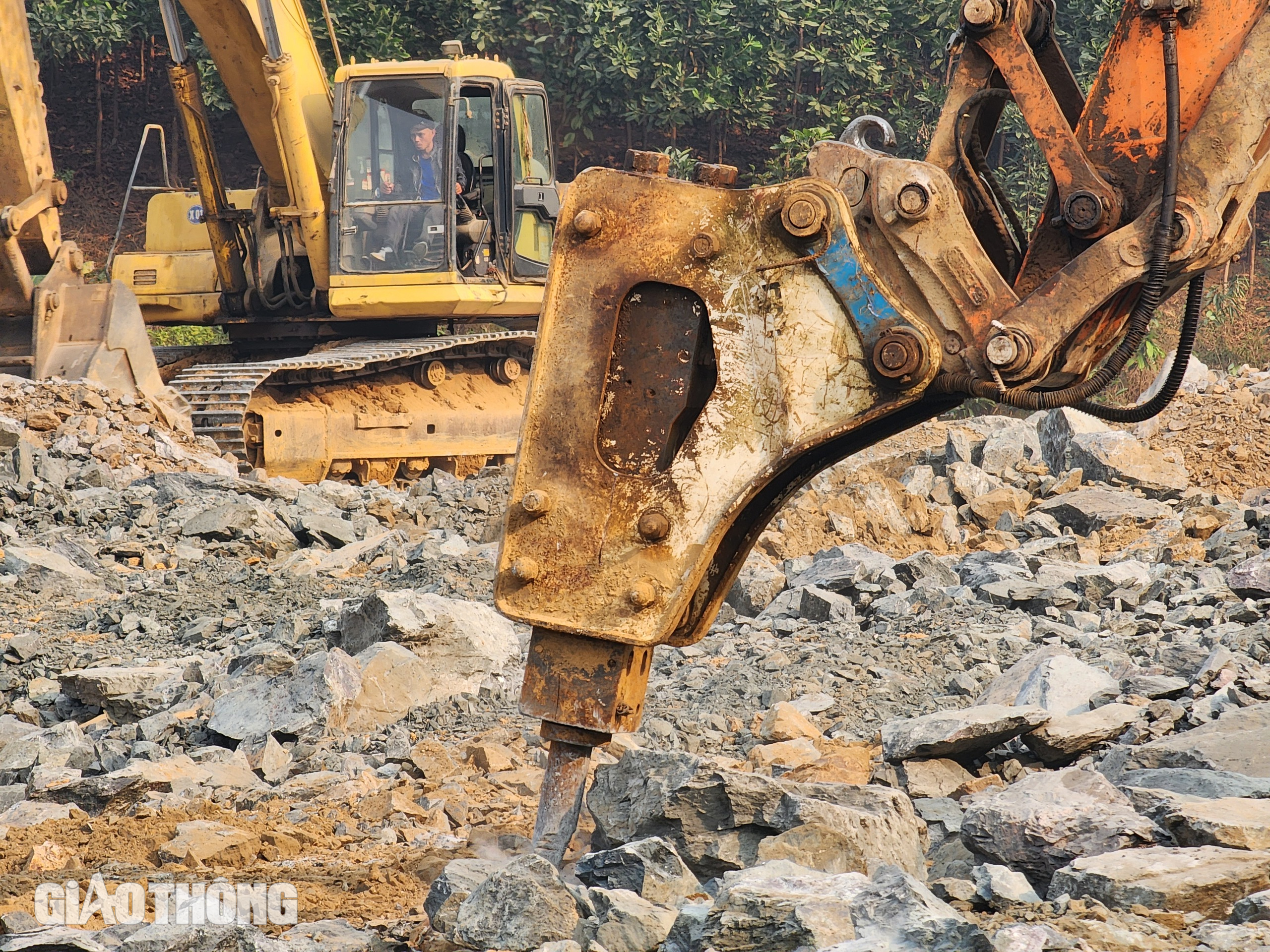 Rộn ràng tiếng máy trên công trường cao tốc Tuyên Quang - Hà Giang- Ảnh 9.