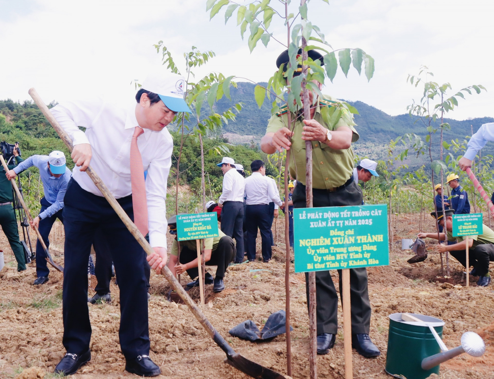 Trồng bàng vuông để thêm yêu biển đảo quê hương- Ảnh 3.