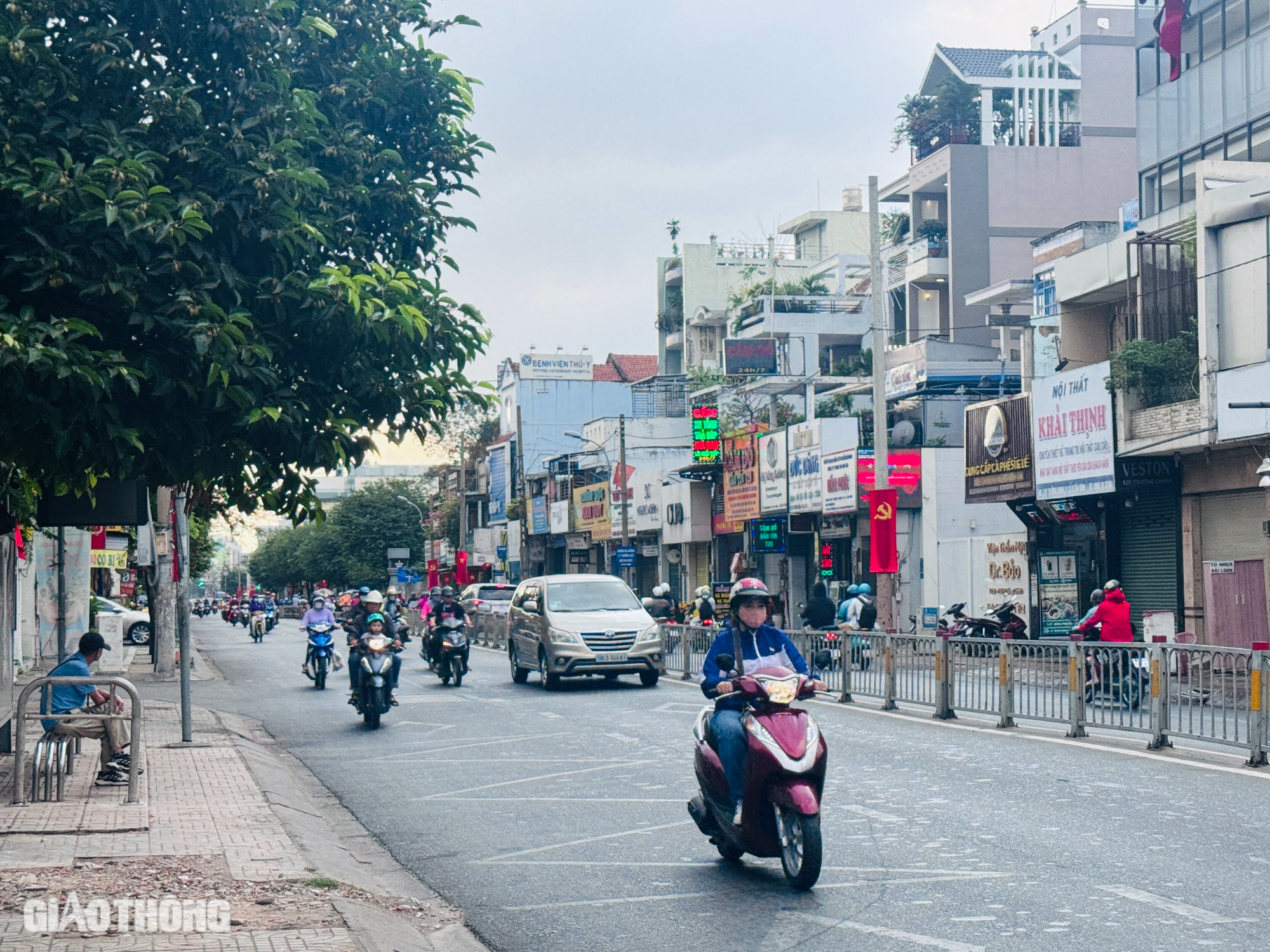 Đường phố TP.HCM thông thoáng trong ngày đầu tiên người dân đi làm sau kỳ nghỉ Tết- Ảnh 6.