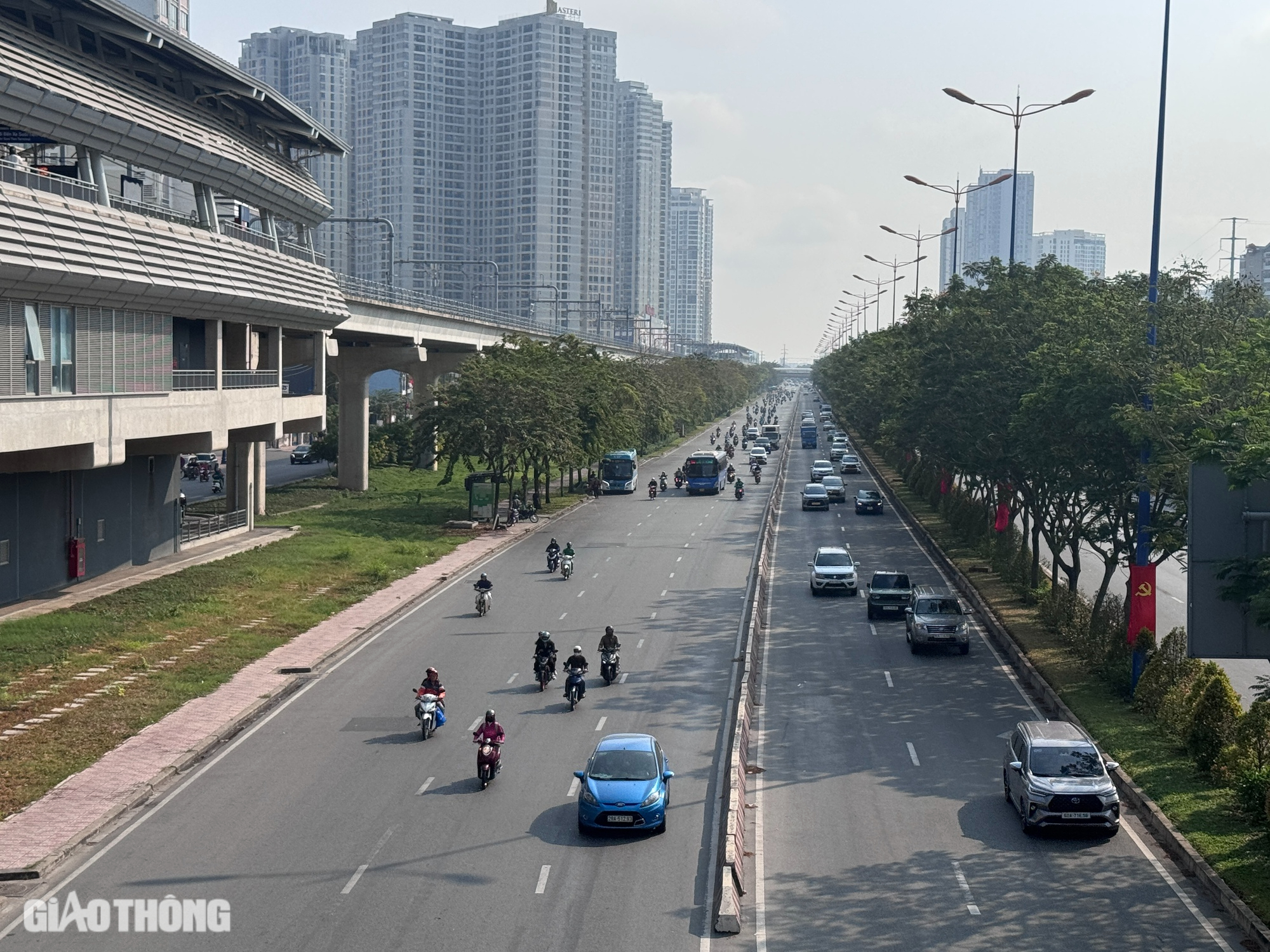 Đường phố TP.HCM thông thoáng trong ngày đầu tiên người dân đi làm sau kỳ nghỉ Tết- Ảnh 3.