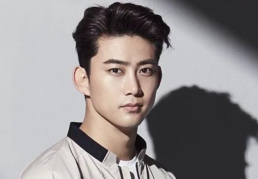 Nam idol Ok Taecyeon (2PM) lộ ảnh cầu hôn bạn gái ở Paris- Ảnh 9.