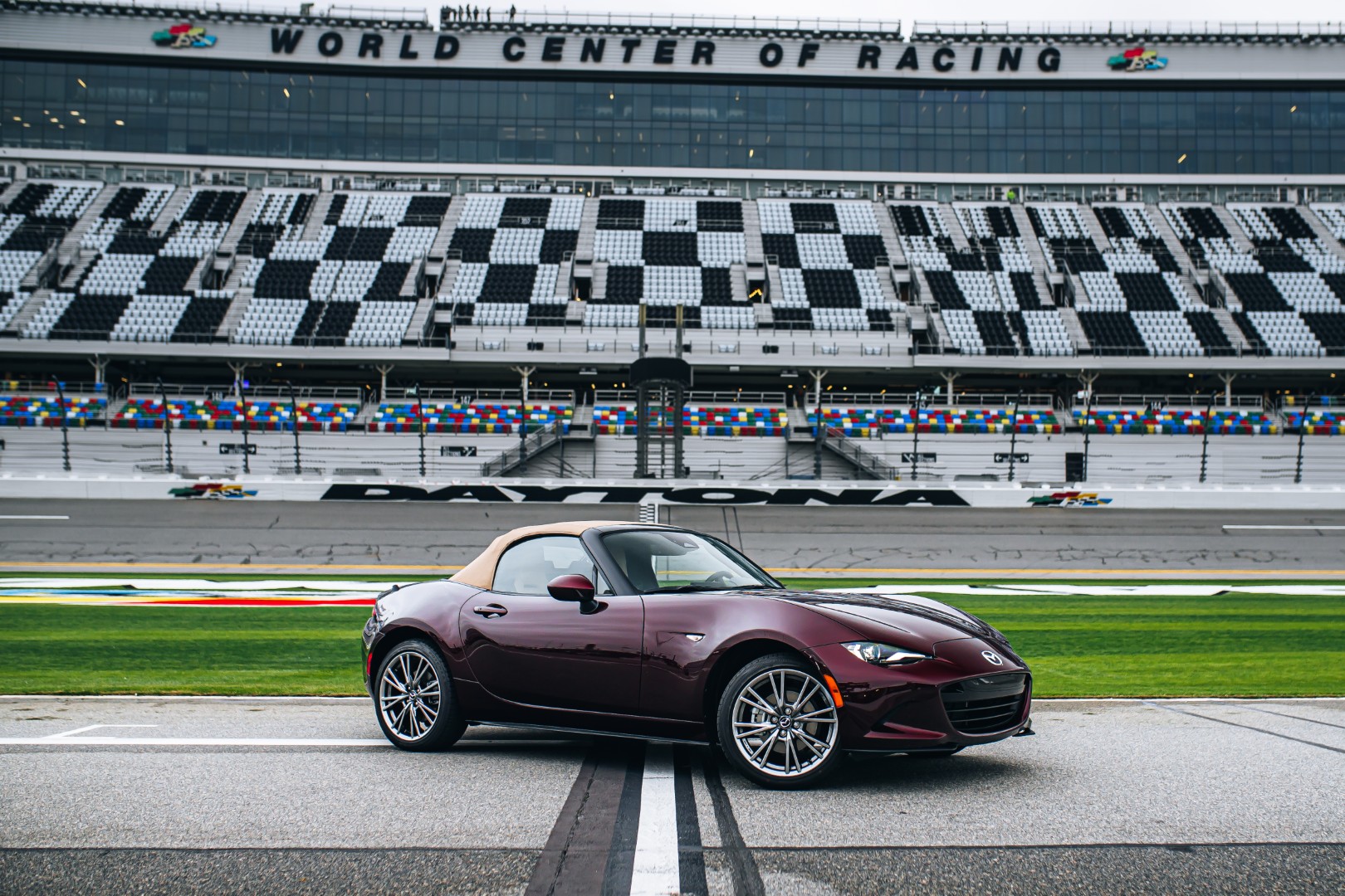 Mazda MX-5 Miata có thêm phiên bản đặc biệt- Ảnh 2.