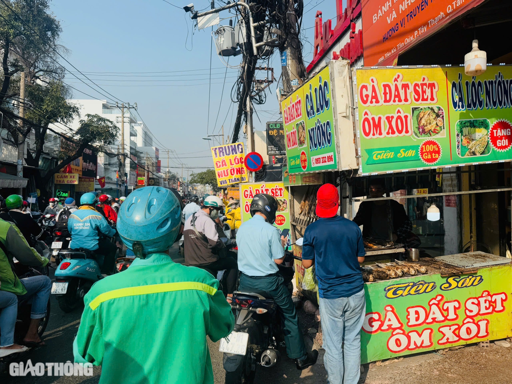 Nhộn nhịp tại "thiên đường" cá lóc nướng ngày vía Thần Tài- Ảnh 16.