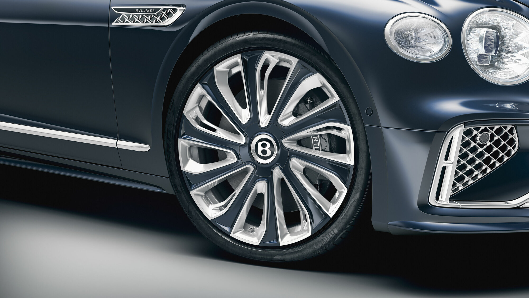 Bentley biến siêu xe thành tác phẩm nghệ thuật- Ảnh 2.