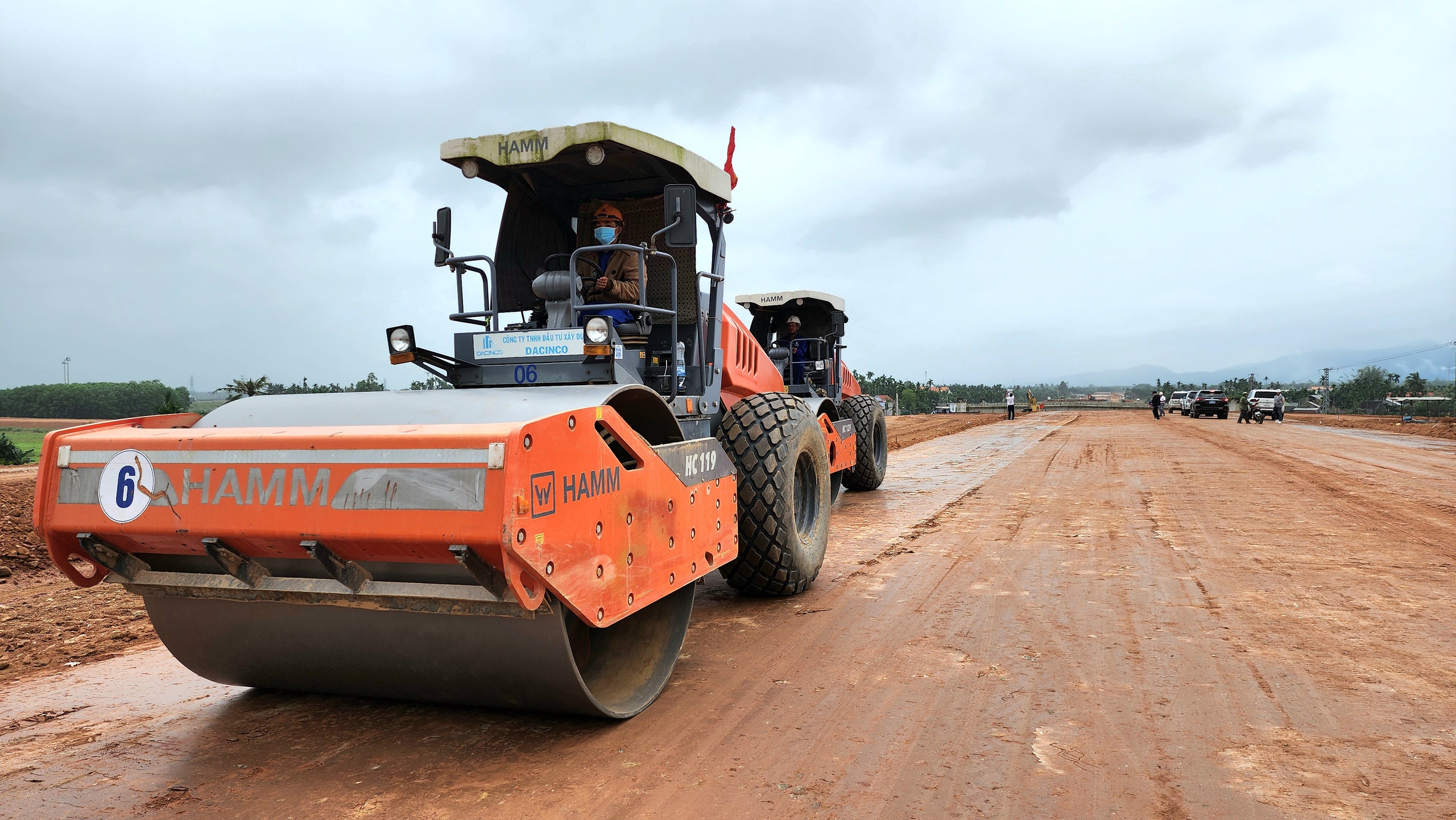 Thứ trưởng Nguyễn Việt Hùng: Nỗ lực cao nhất hoàn thành cao tốc Quảng Ngãi - Hoài Nhơn- Ảnh 2.