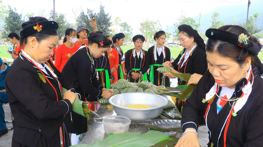 Độc đáo trải nghiệm thi gói bánh chưng gù tại Lễ hội Tây Thiên- Ảnh 2.