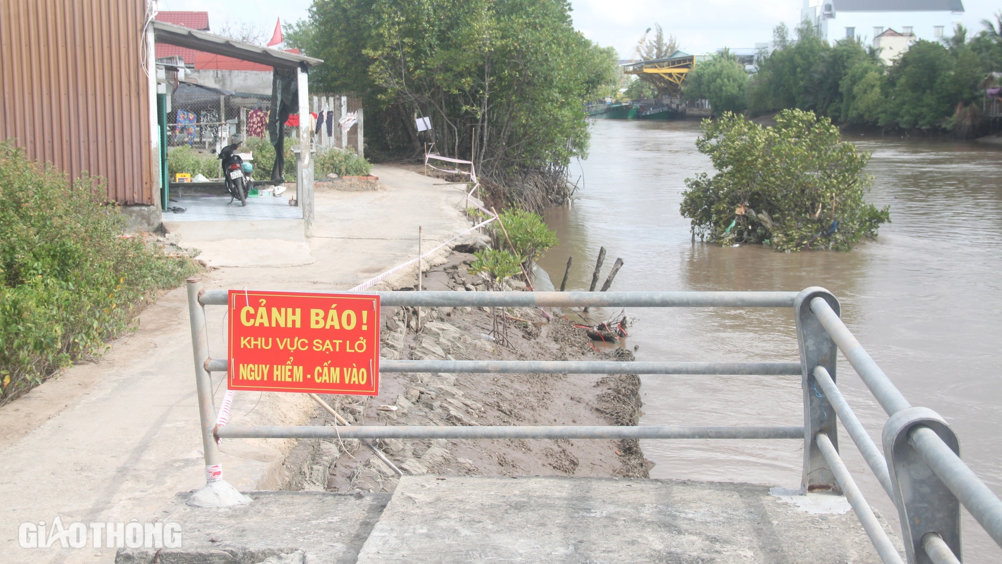 Bạc Liêu: Sửa chữa tạm khu vực sạt lở gần cống Nhà Mát, chờ kinh phí- Ảnh 1.