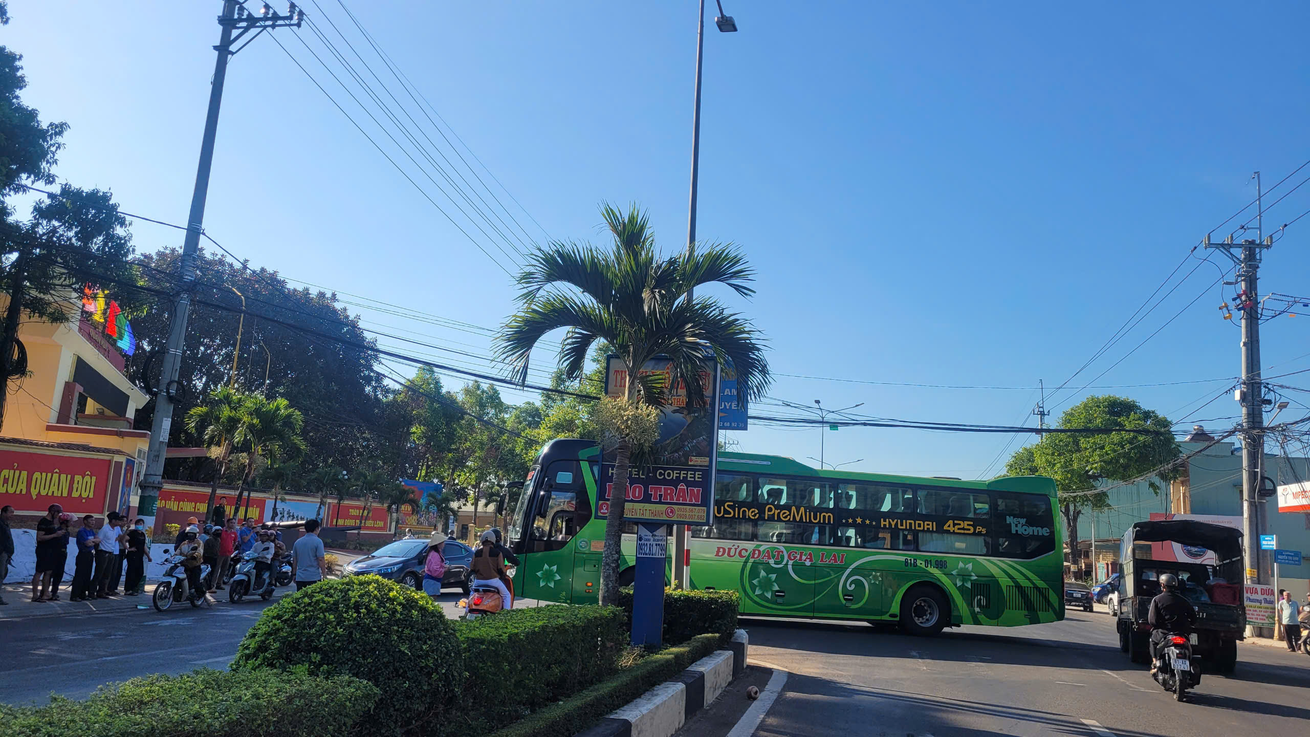 Gia Lai: Tông vào xe khách, người phụ nữ tử vong- Ảnh 1.