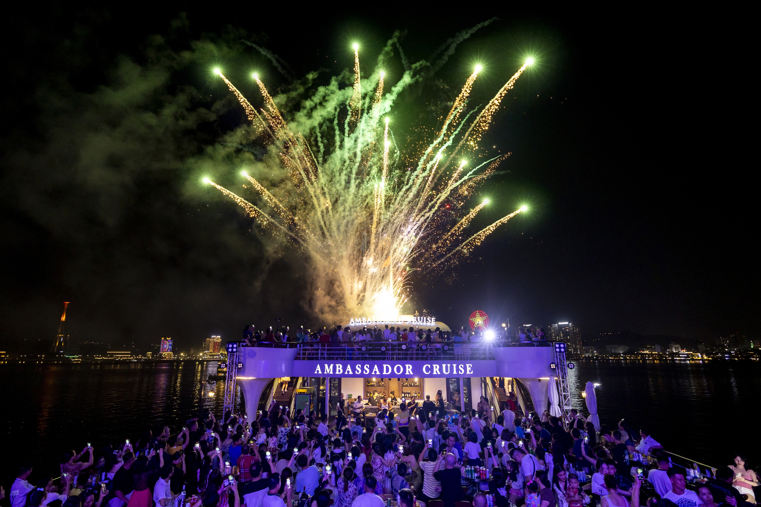 Đạo diễn hé lộ điều đặc biệt tại chương trình “Đêm kỳ quan - Wonders by night”- Ảnh 3. Đạo diễn hé lộ điều đặc biệt tại chương trình “Đêm kỳ quan - Wonders by night”- Ảnh 3.