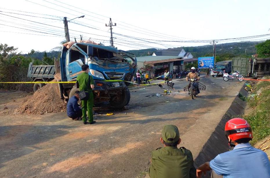 Đắk Nông: Tai nạn liên hoàn giữa 4 phương tiện khiến một tài xế tử vong thương tâm- Ảnh 1.