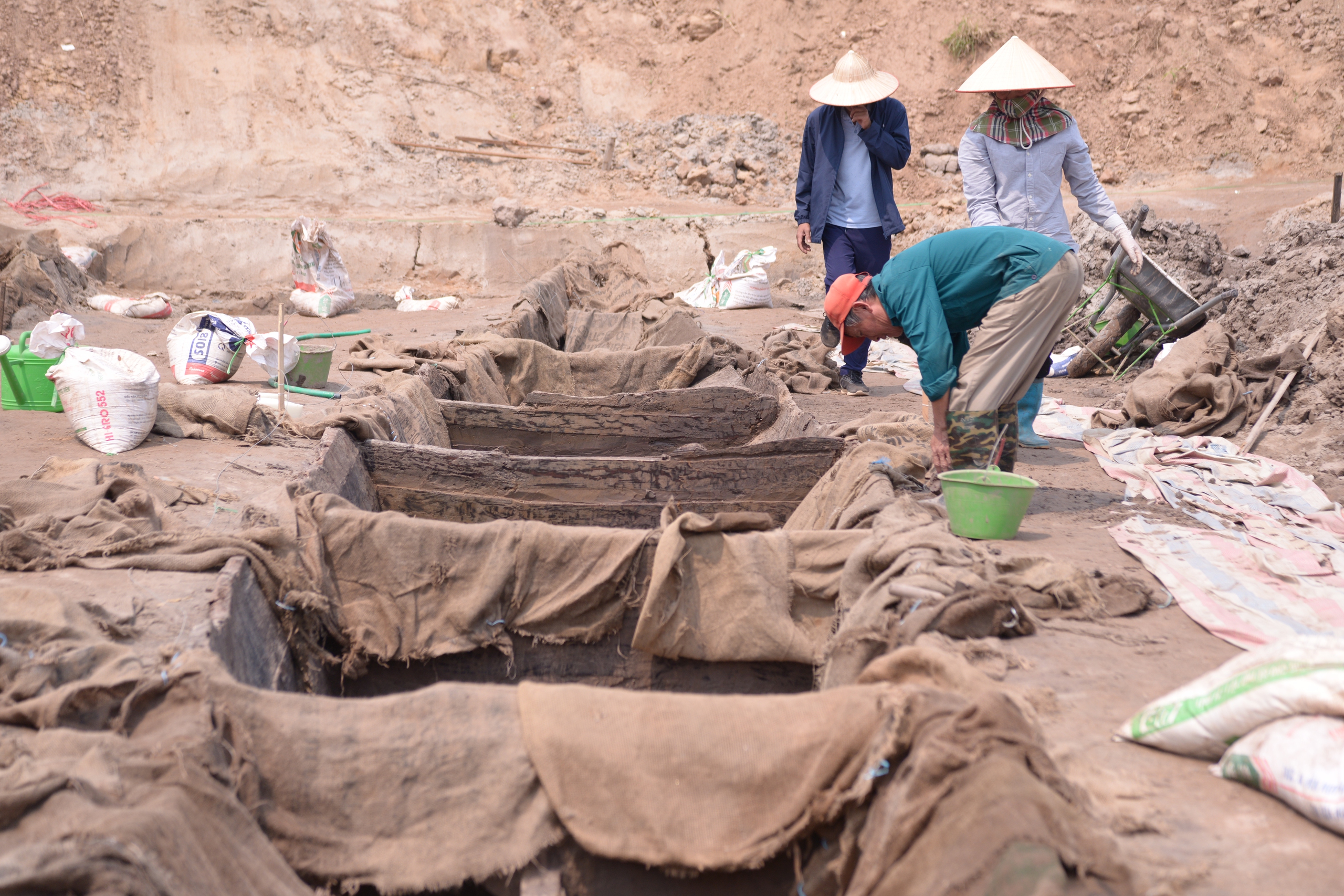 Nhiều hiện vật độc đáo trong 2 chiếc thuyền cổ ở Bắc Ninh vừa khai quật- Ảnh 6.