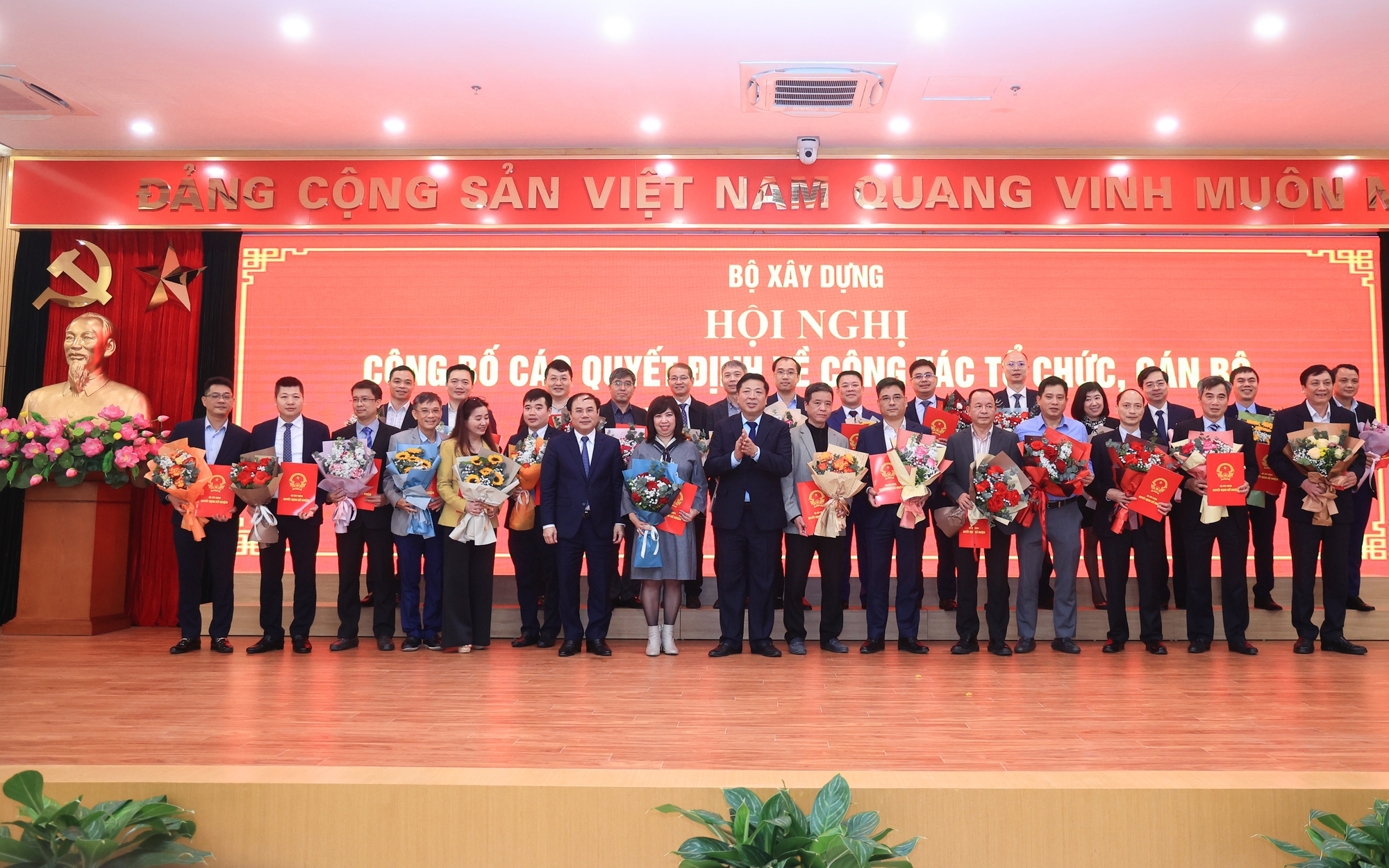 Bổ nhiệm 142 lãnh đạo các đơn vị thuộc Bộ Xây dựng