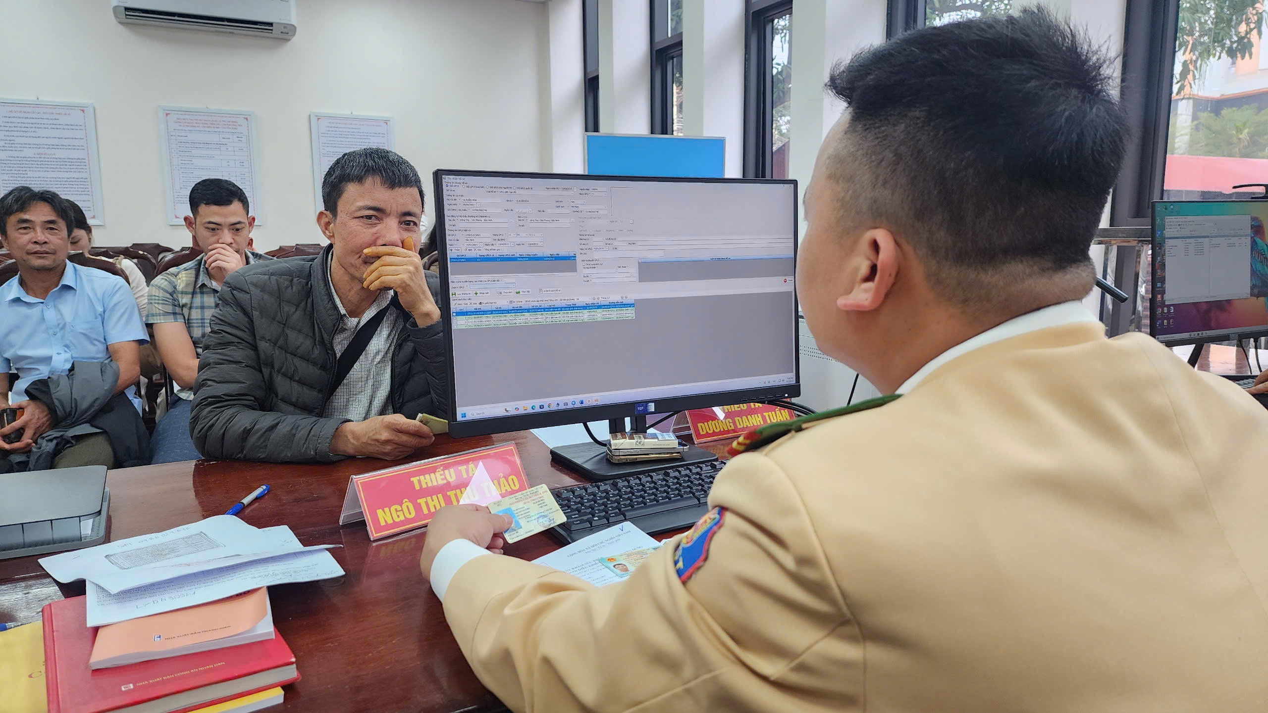 Cấp đổi GPLX thông suốt tại các địa phương- Ảnh 5.