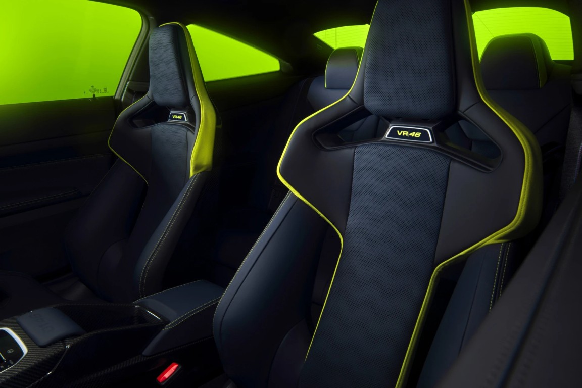 BMW M4 CS Edition VR46 dành riêng cho huyền thoại MotoGP- Ảnh 7.