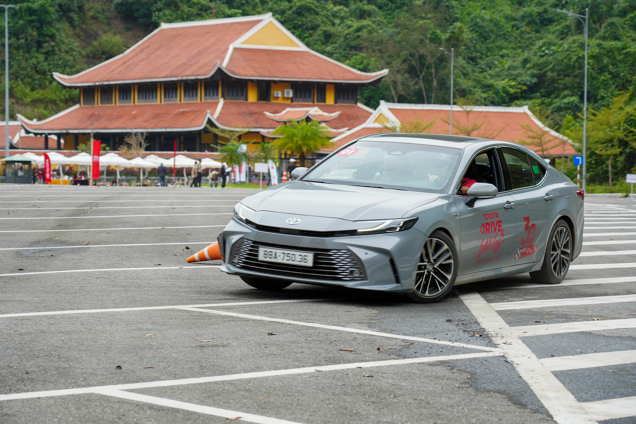 Toyota Camry mới lần đầu giảm giá tại đại lý- Ảnh 3.