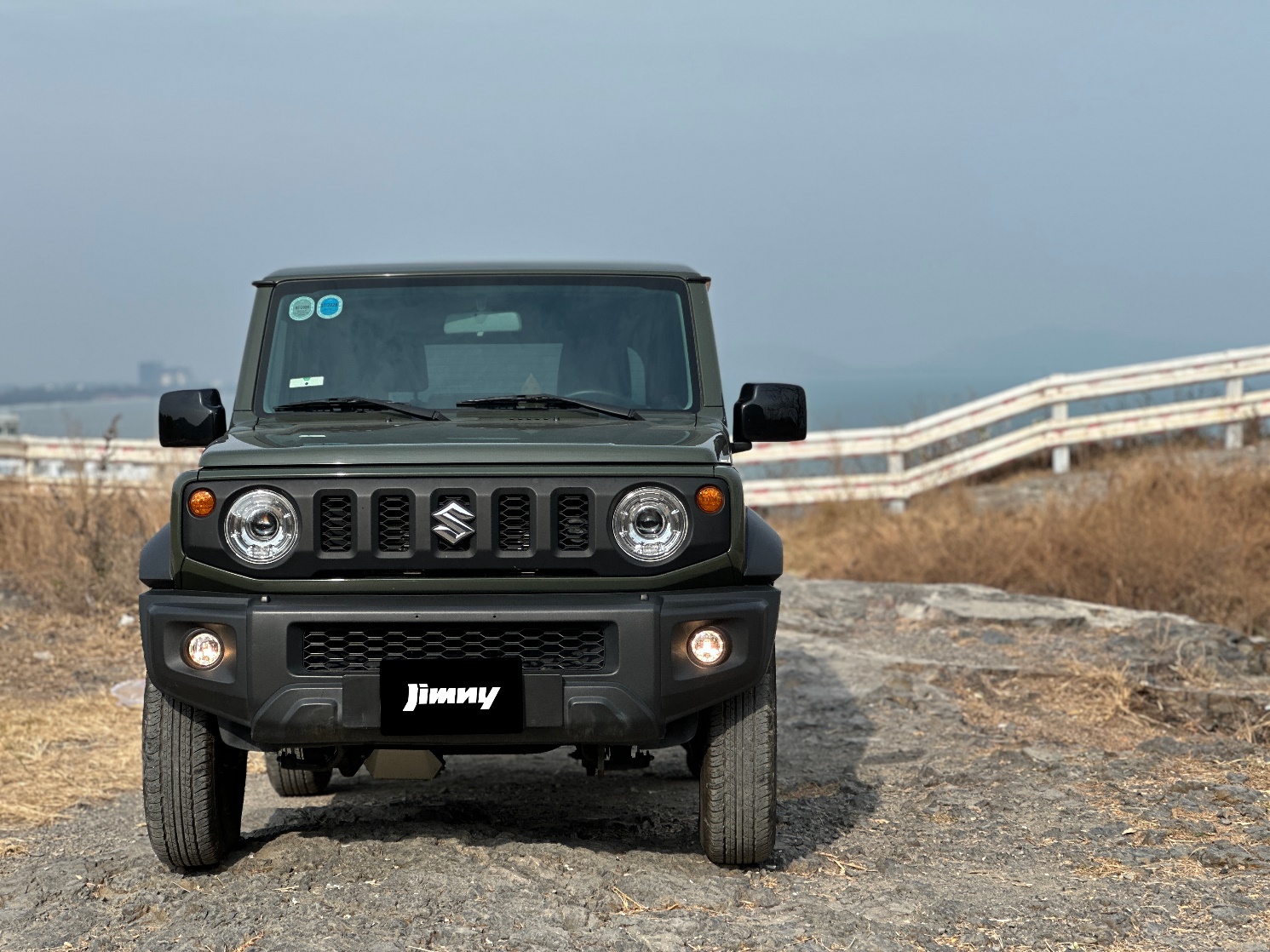 Có gì “đắt giá” sau vô-lăng Suzuki Jimny?- Ảnh 1.