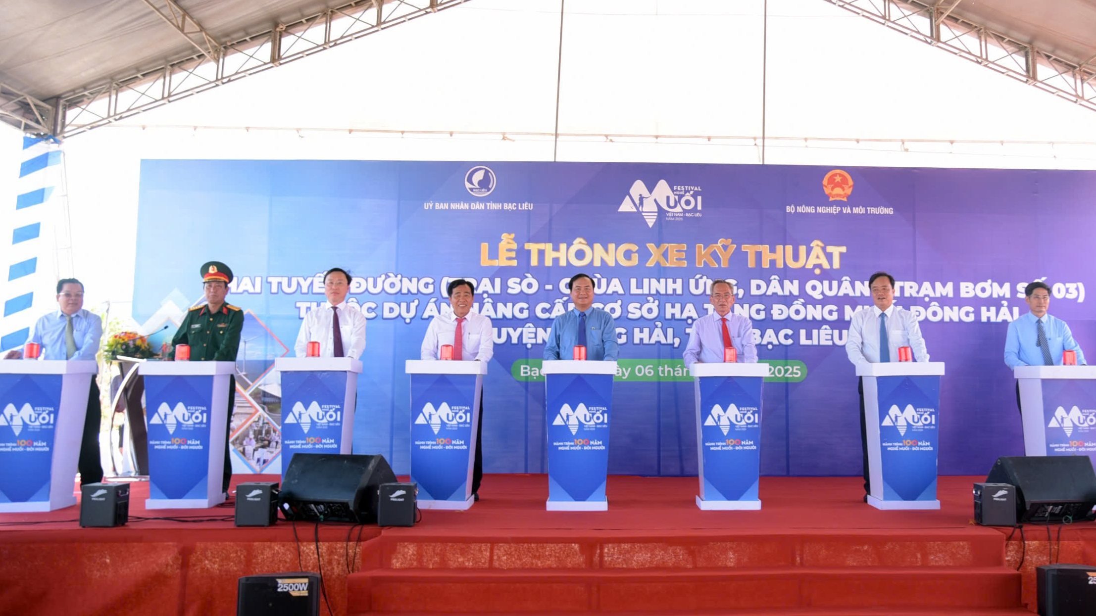 Thông xe hai tuyến đường thuộc dự án phát triển nghề muối ở Bạc Liêu- Ảnh 1.