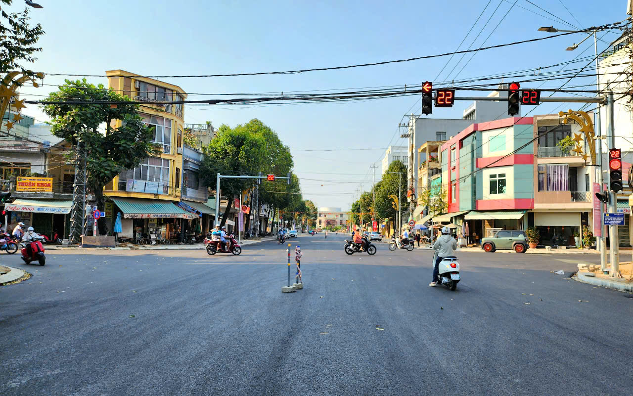 Quảng Ngãi: Nước rút hoàn thành đường Phạm Văn Đồng và quảng trường trăm tỷ- Ảnh 3.