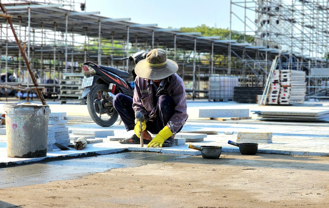 Quảng Ngãi: Nước rút hoàn thành đường Phạm Văn Đồng và quảng trường trăm tỷ- Ảnh 12.