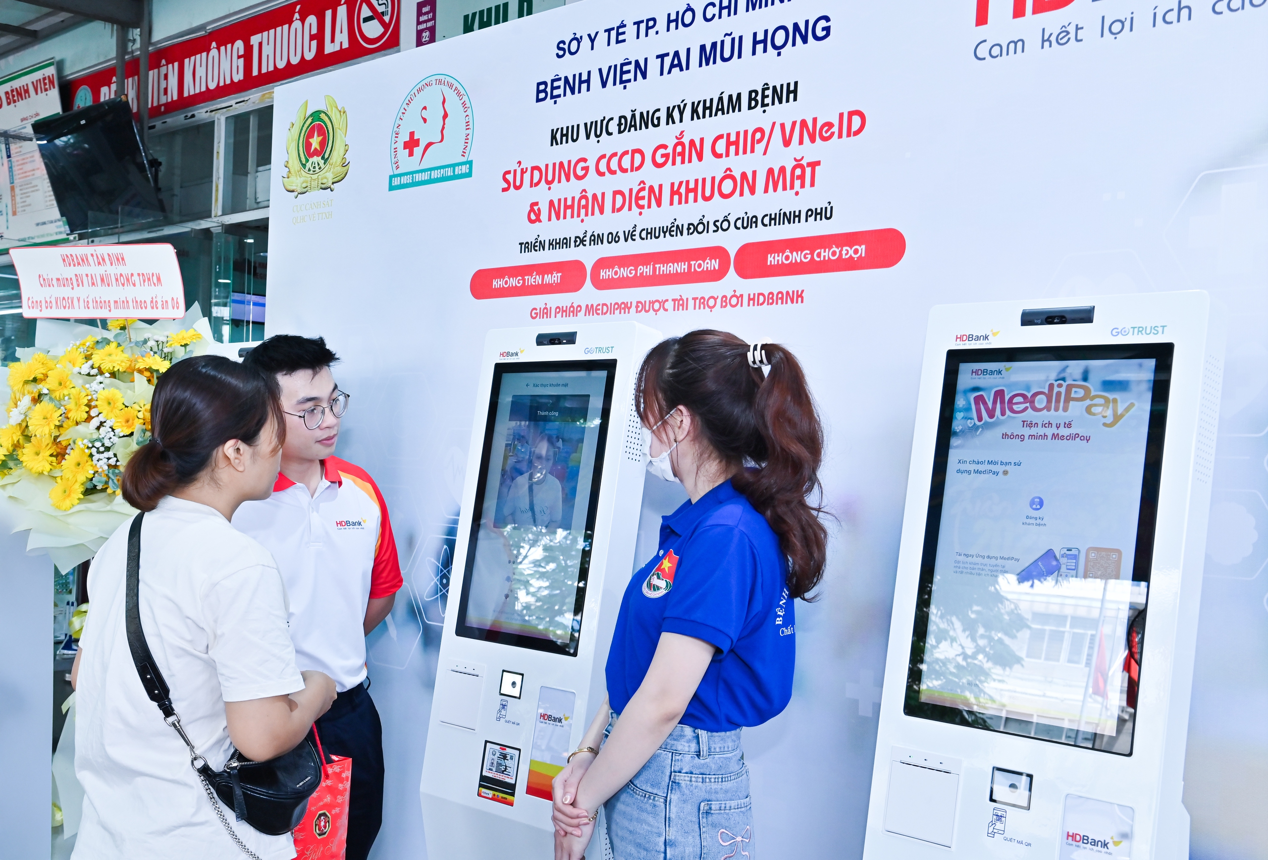 Giảm tải bệnh viện, khám chữa bệnh tiện lợi hơn với Kiosk thông minh HDBank- Ảnh 1.