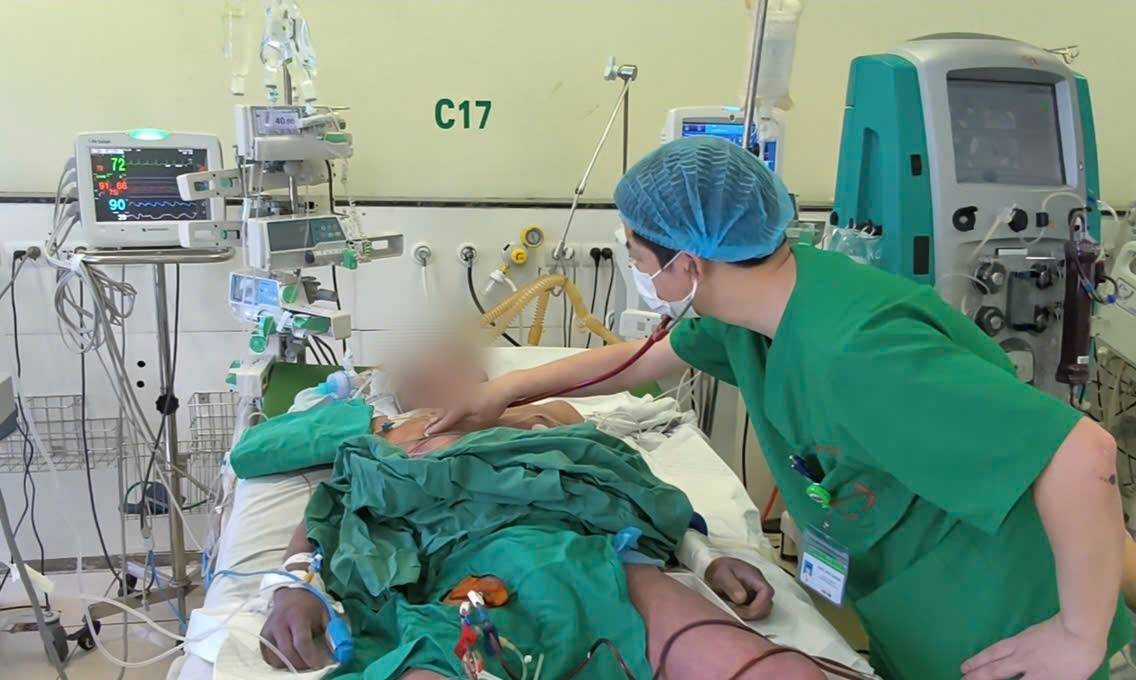 Một người nhập viện, nguy kịch do ăn lòng lợn- Ảnh 1. Một người nhập viện, nguy kịch do ăn lòng lợn- Ảnh 1.