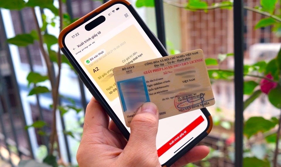 Gần 19 triệu giấy phép lái xe đã được tích hợp trên VNeID- Ảnh 1. Gần 19 triệu giấy phép lái xe đã được tích hợp trên VNeID- Ảnh 1.