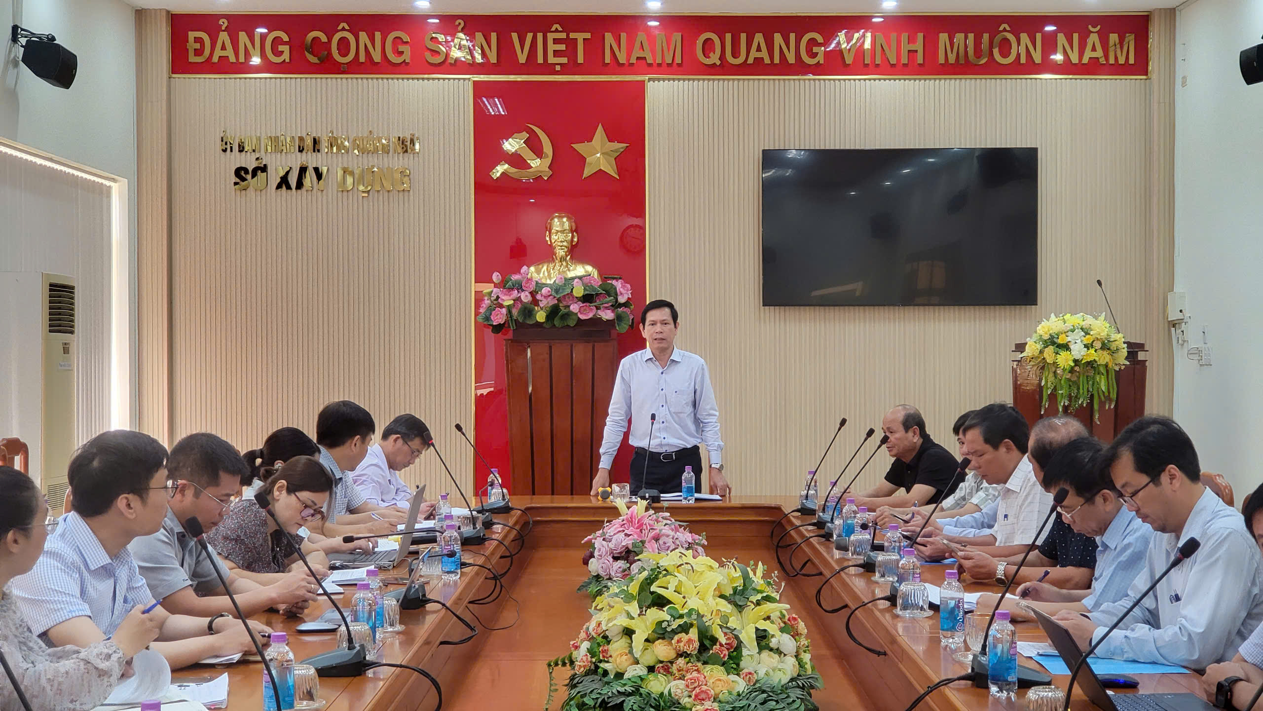 Quảng Ngãi đưa gạch từ nhà máy tới nhà dân diện xóa nhà tạm để bình ổn giá- Ảnh 1. Quảng Ngãi đưa gạch từ nhà máy tới nhà dân diện xóa nhà tạm để bình ổn giá- Ảnh 1.