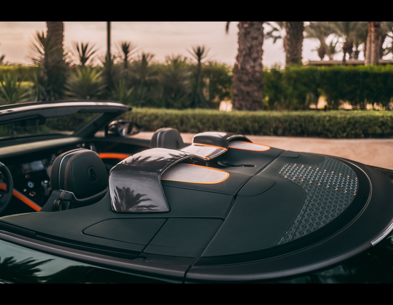 Xe mui trần Bentley Batur ra mắt tại Dubai- Ảnh 2. Xe mui trần Bentley Batur ra mắt tại Dubai- Ảnh 2.