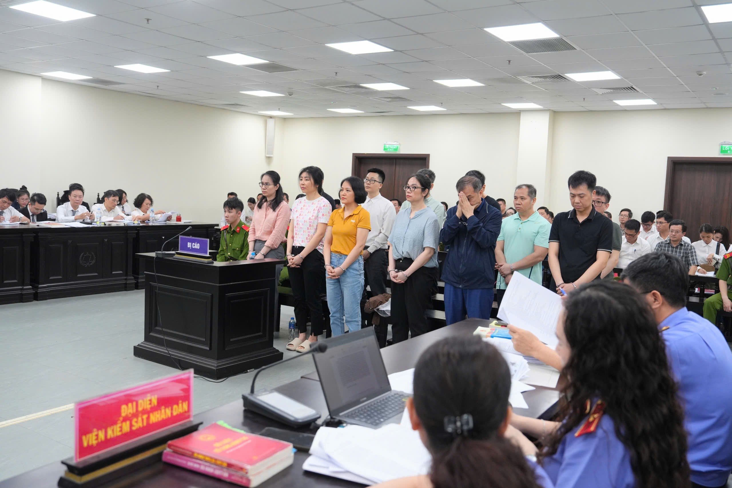 Giám đốc Vàng Phú Cường hầu tòa trong vụ chuyển trái phép hơn 425 triệu USD- Ảnh 2.