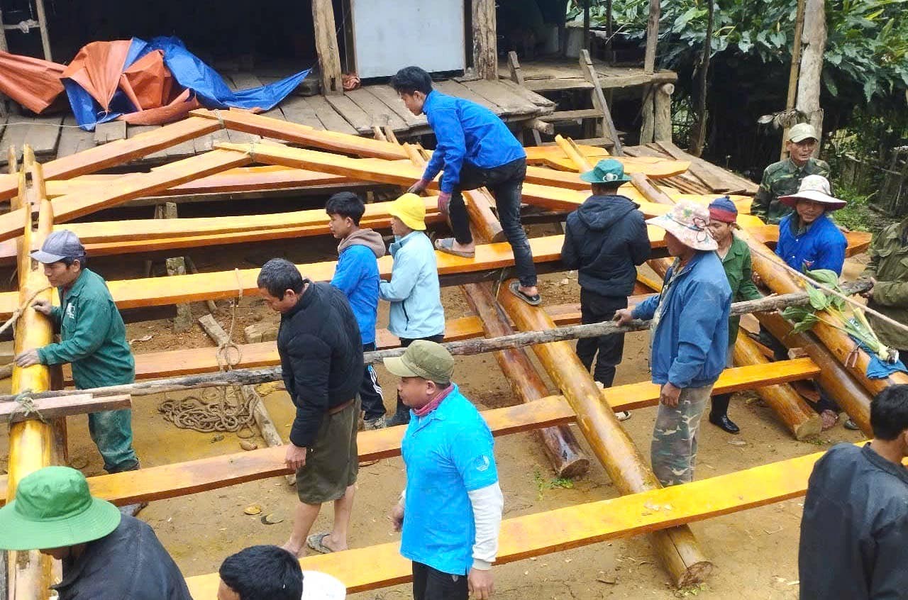 Tuổi trẻ Nghệ An dốc sức xóa nhà dột nát cho người nghèo, chào mừng sinh nhật Bác- Ảnh 3. Tuổi trẻ Nghệ An dốc sức xóa nhà dột nát cho người nghèo, chào mừng sinh nhật Bác- Ảnh 3.