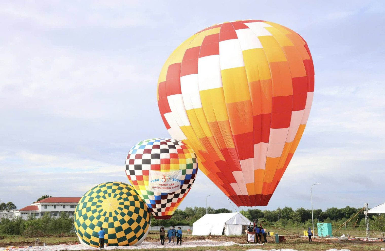 Đồng Nai: Miễn phí vé trải nghiệm bay khinh khí cầu tại Festival gốm- Ảnh 4. Đồng Nai: Miễn phí vé trải nghiệm bay khinh khí cầu tại Festival gốm- Ảnh 4.