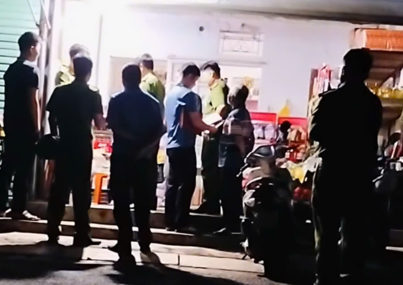 Công an vào cuộc vụ hai cháu bé trong cùng gia đình tử vong, nghi do ngộ độc- Ảnh 1.
