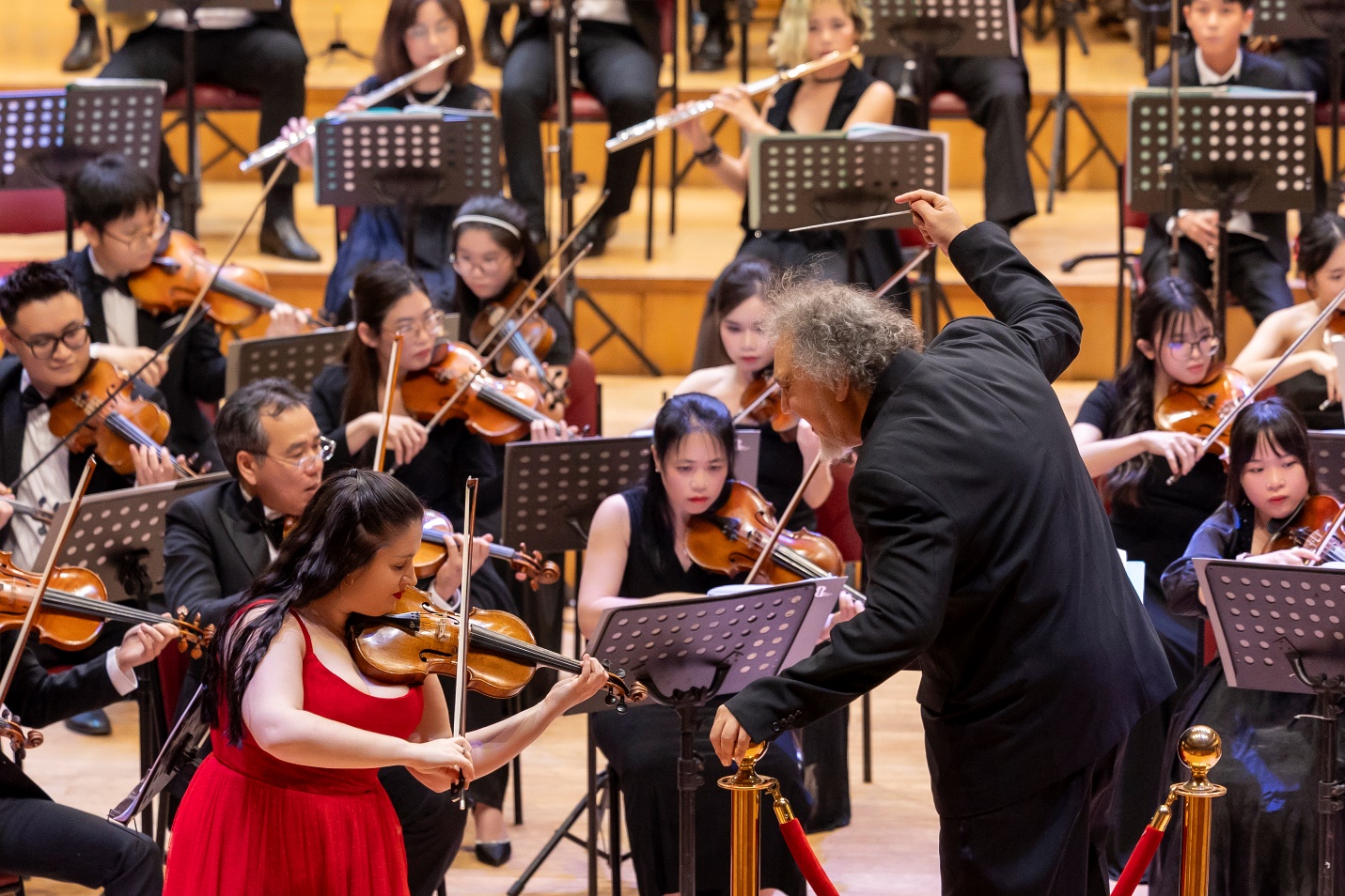 Sara Dragan và Dàn nhạc Giao hưởng Hà Nội thăng hoa trong đêm nhạc Tchaikovsky- Ảnh 2. Sara Dragan và Dàn nhạc Giao hưởng Hà Nội thăng hoa trong đêm nhạc Tchaikovsky- Ảnh 2.