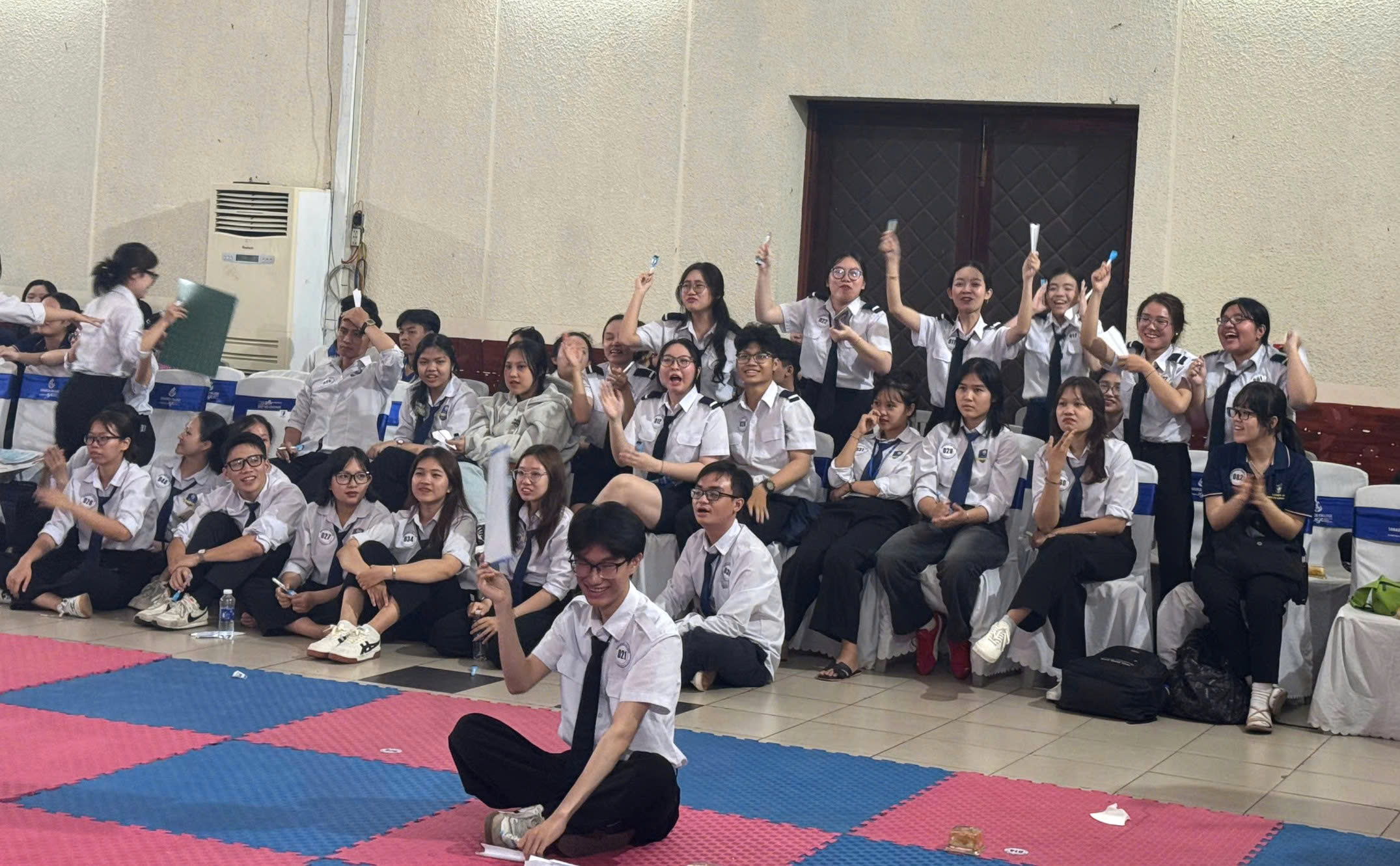 Tự hào VAA: Lê Thanh Thiên xuất sắc giành ngôi quán quân "Rung chuông vàng 2025"- Ảnh 2. Tự hào VAA: Lê Thanh Thiên xuất sắc giành ngôi quán quân "Rung chuông vàng 2025"- Ảnh 2.