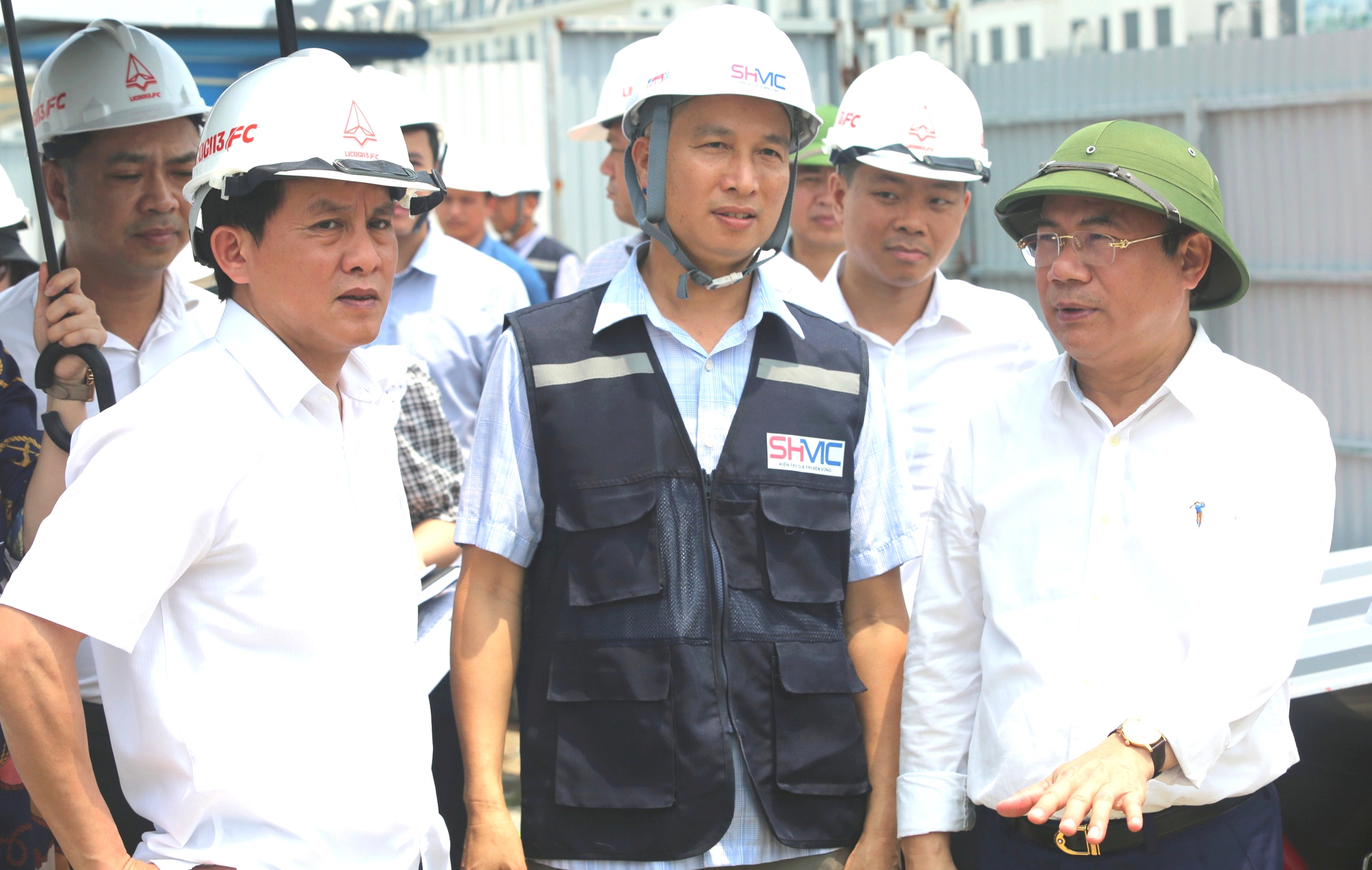 Thứ trưởng Bộ Xây dựng: Làm nhanh nhà ở xã hội, đừng xây móng rồi để đó- Ảnh 1.