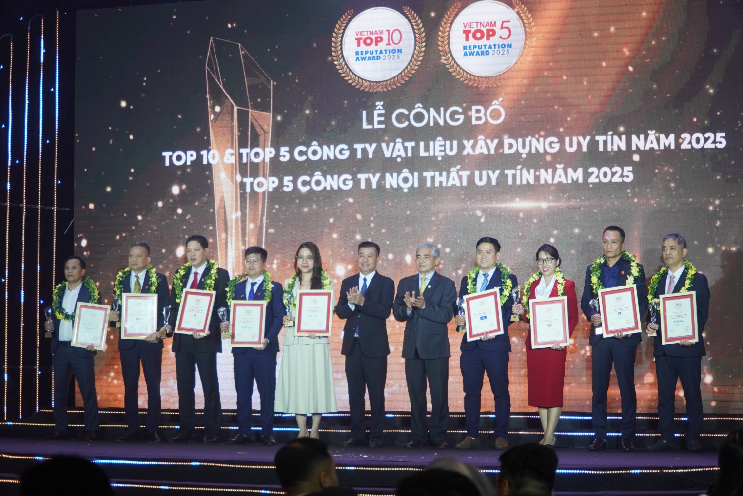 Vinh danh doanh nghiệp uy tín lĩnh vực bất động sản, xây dựng, vật liệu xây dựng- Ảnh 1. E:\Năm 2025\Tháng 4\Hình ảnh\Công bố VLXD uy tín\DSC00183.JPG