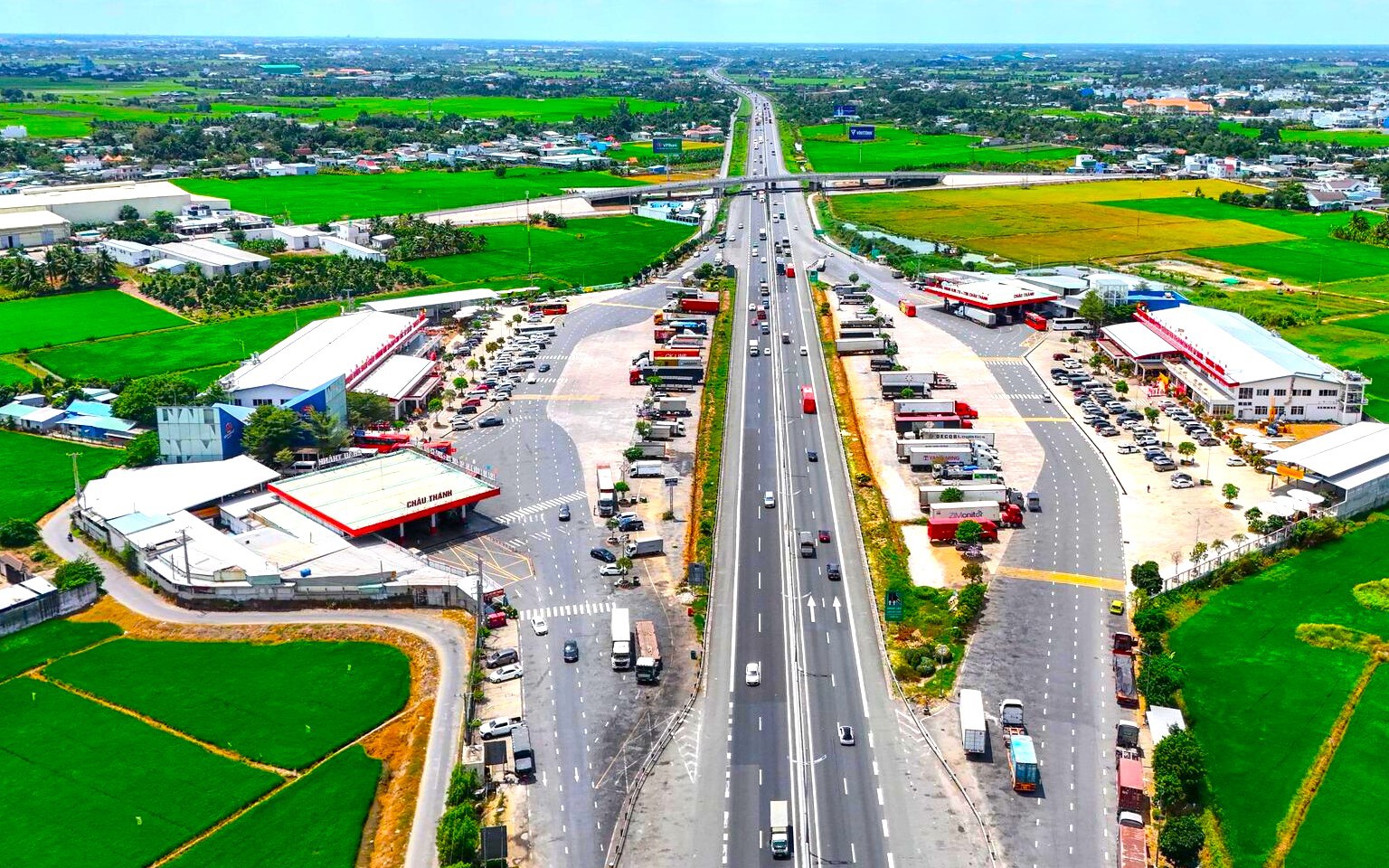 Đề xuất ph&acirc;n kỳ đầu tư trạm dừng nghỉ tr&ecirc;n cao tốc Cần Thơ - Hậu Giang