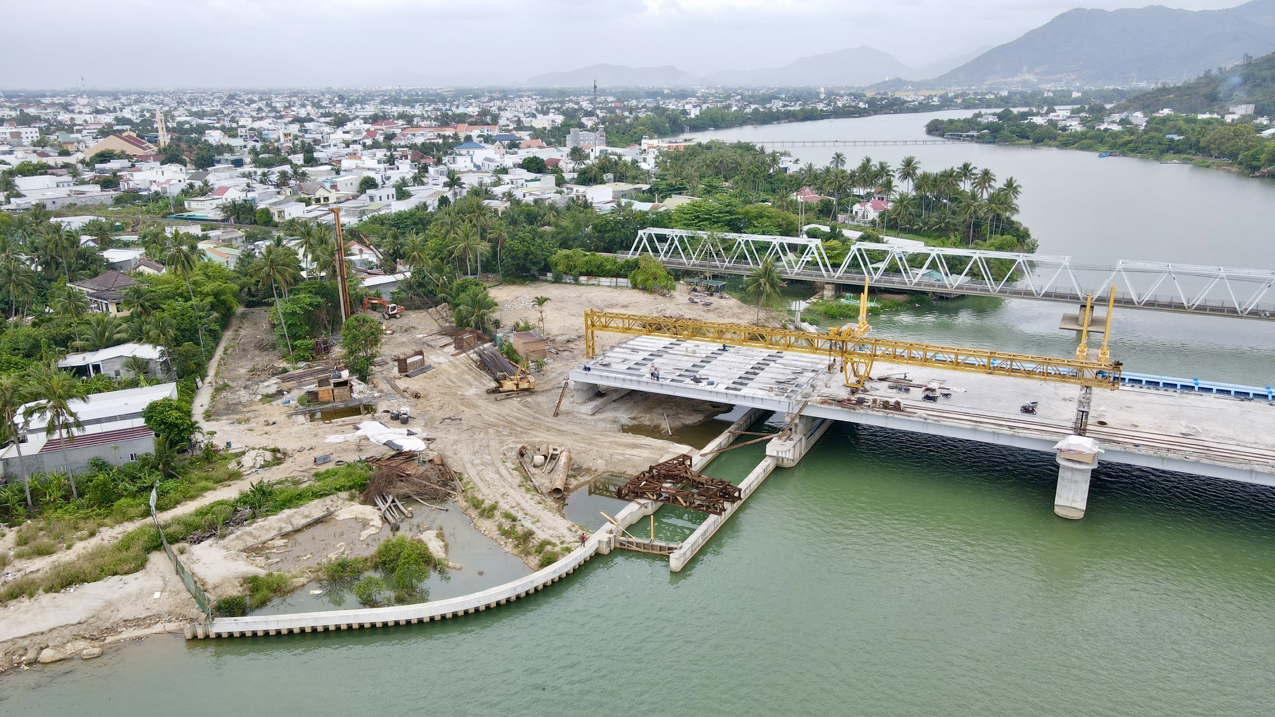 Lên phương án cưỡng chế, không để dự án đập ngăn mặn Nha Trang chậm trễ- Ảnh 8. Lên phương án cưỡng chế, không để dự án đập ngăn mặn Nha Trang chậm trễ- Ảnh 8.