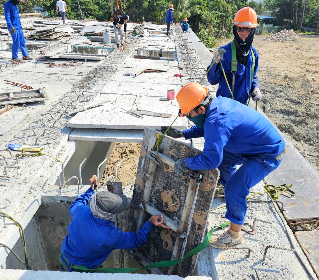 Lên phương án cưỡng chế, không để dự án đập ngăn mặn Nha Trang chậm trễ- Ảnh 7. Lên phương án cưỡng chế, không để dự án đập ngăn mặn Nha Trang chậm trễ- Ảnh 7.