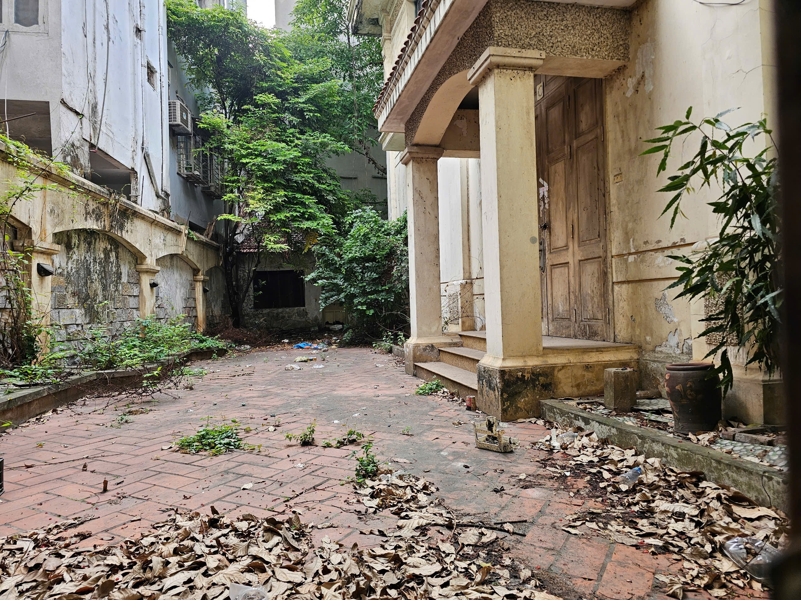 Hà Nội sẽ thu hồi gấp hàng loạt tài sản công bỏ hoang nhiều năm- Ảnh 1. Hà Nội sẽ thu hồi gấp hàng loạt tài sản công bỏ hoang nhiều năm- Ảnh 1.