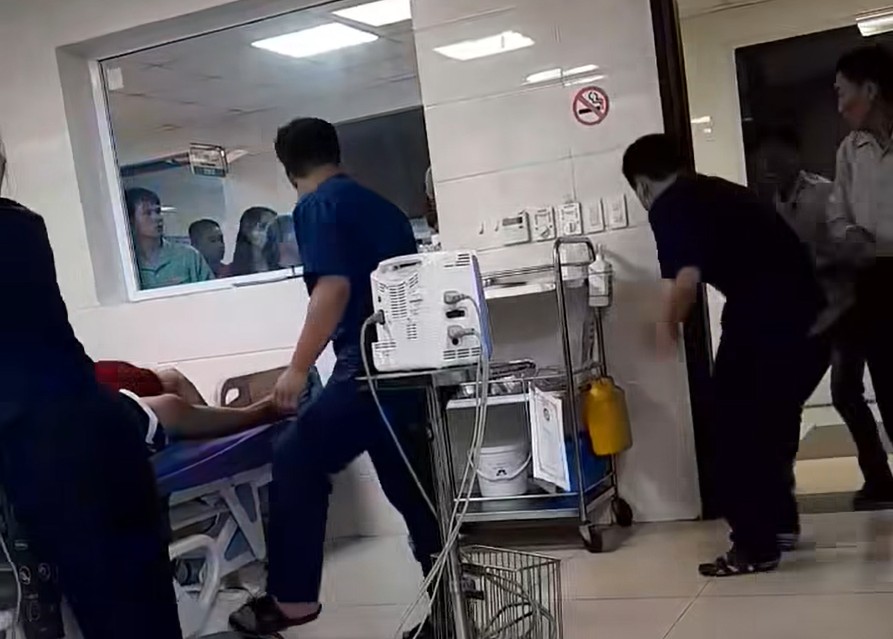 Yêu cầu tăng cường an ninh bệnh viện sau nhiều vụ hành hung nhân viên y tế- Ảnh 1. Yêu cầu tăng cường an ninh bệnh viện sau nhiều vụ hành hung nhân viên y tế- Ảnh 1.