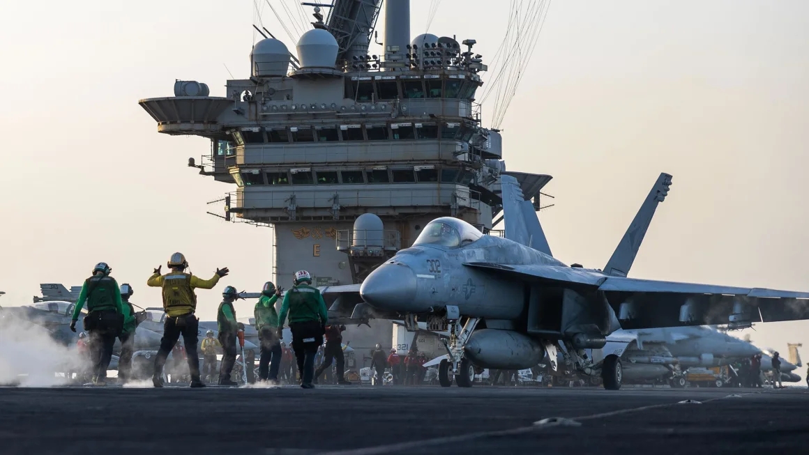 Tàu sân bay Mỹ né tên lửa Houthi khiến tiêm kích F/A-18 rơi xuống biển- Ảnh 1. Tàu sân w88 com Mỹ né tên lửa Houthi khiến tiêm kích F/A-18 rơi xuống biển- Ảnh 1.