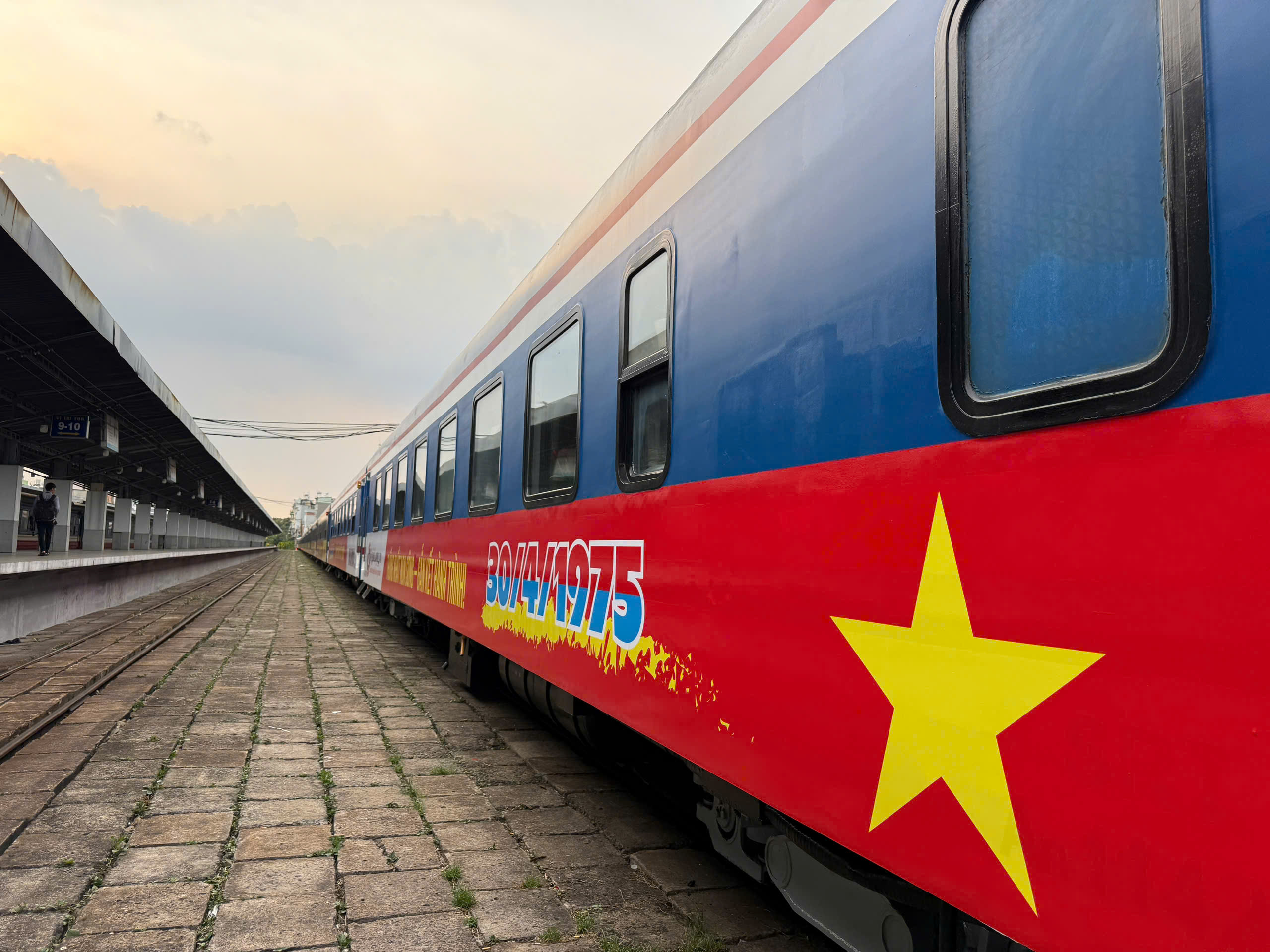 Khởi hành chuyến tàu đặc biệt chào mừng ngày đất nước hoàn toàn giải phóng- Ảnh 3. Khởi hành chuyến tàu đặc biệt chào mừng ngày đất nước hoàn toàn giải phóng- Ảnh 3.