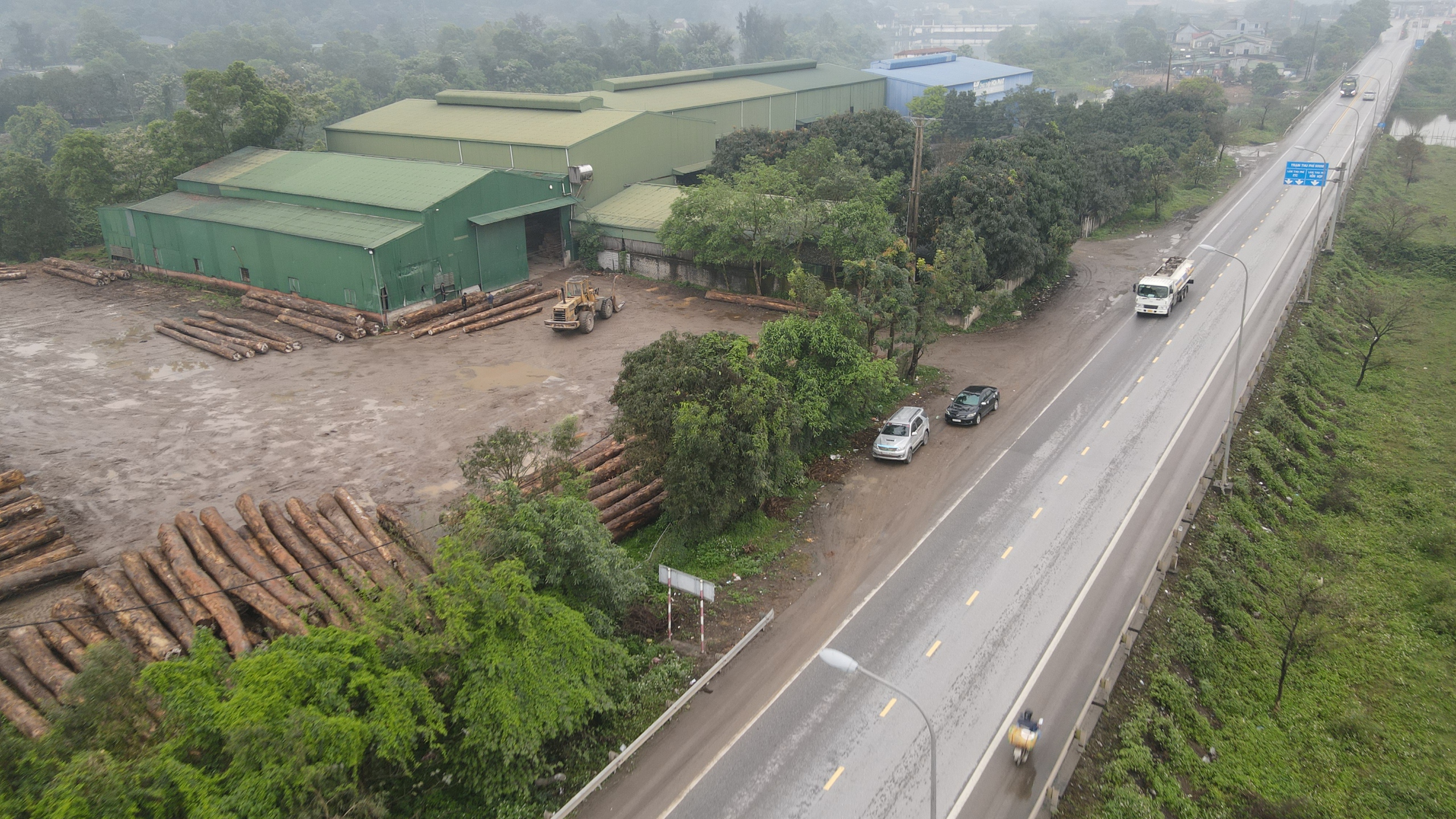 Hành lang tuyến tránh Vinh bị trạm trộn, nhà xưởng "gặm nhấm" bởi điểm đấu nối không phép- Ảnh 13. Hành lang tuyến tránh Vinh bị trạm trộn, nhà xưởng "gặm nhấm" bởi điểm đấu nối không phép- Ảnh 13.
